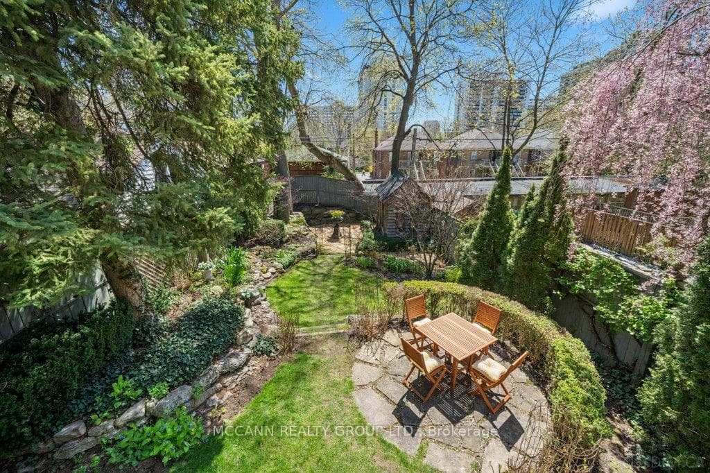 131 Belsize Drive photo 33