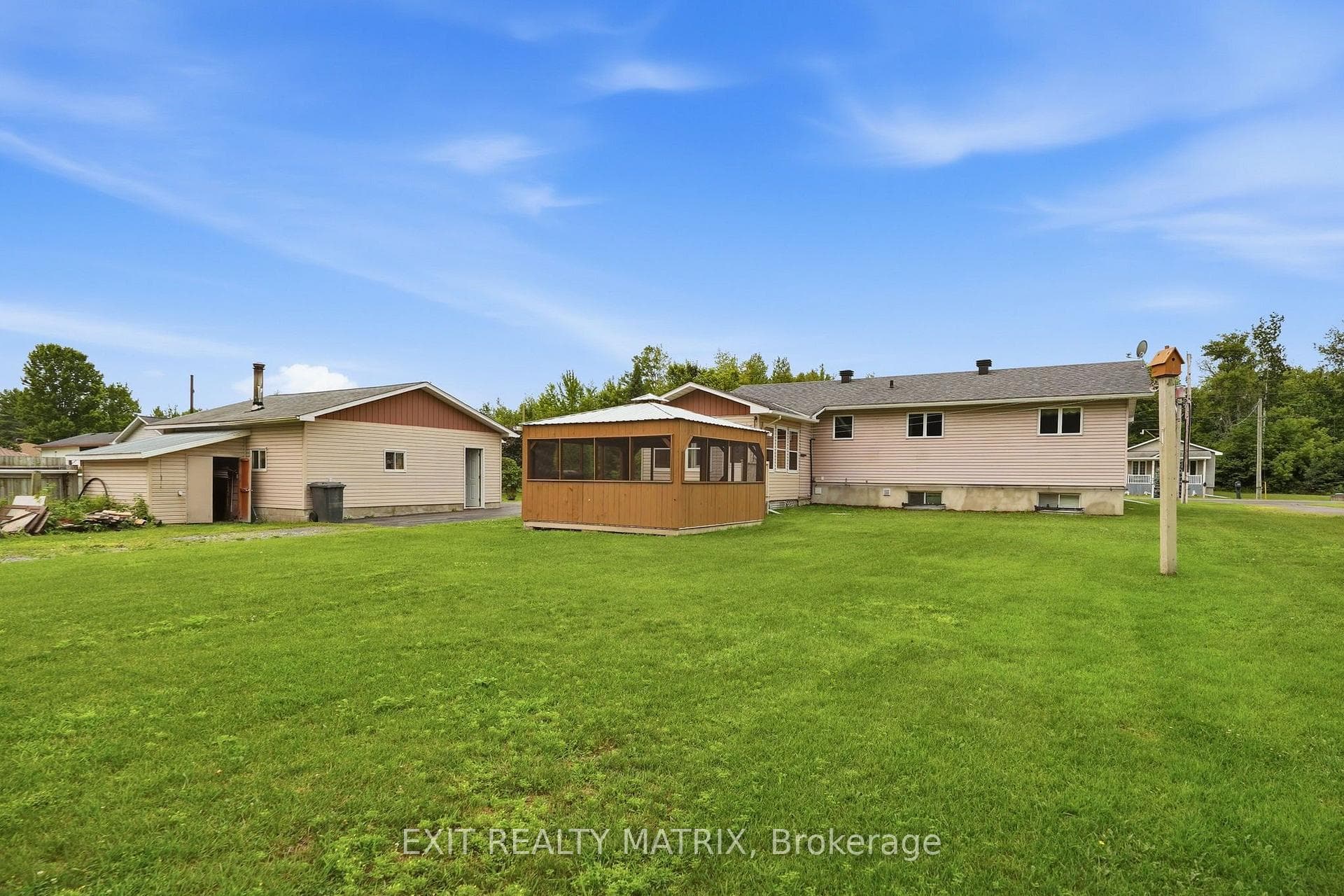 563 Lajeunesse Road photo 31