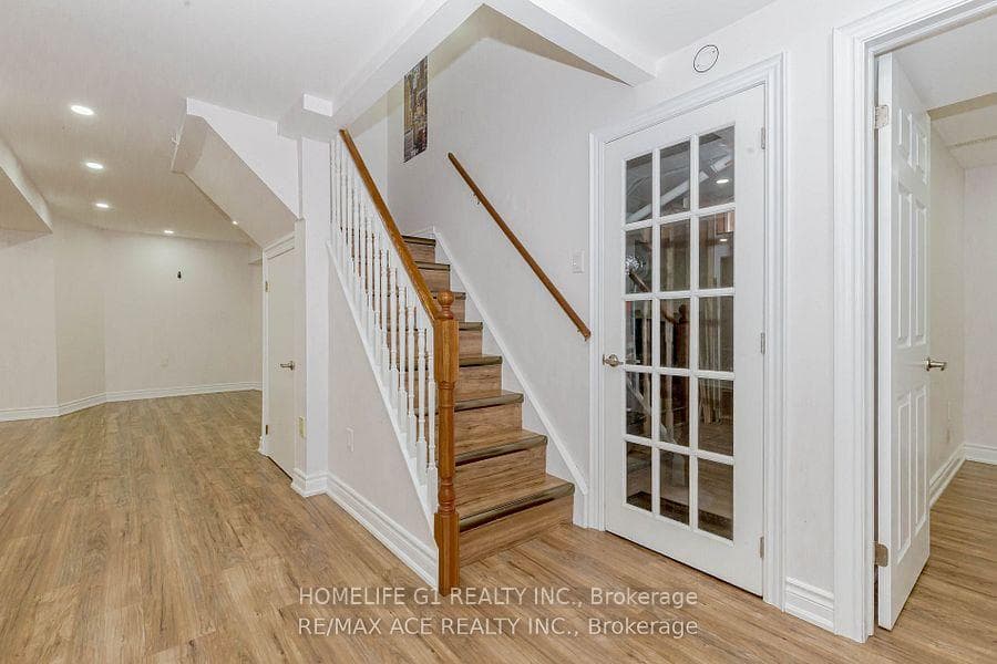 1319 Greenwood Crescent photo 11