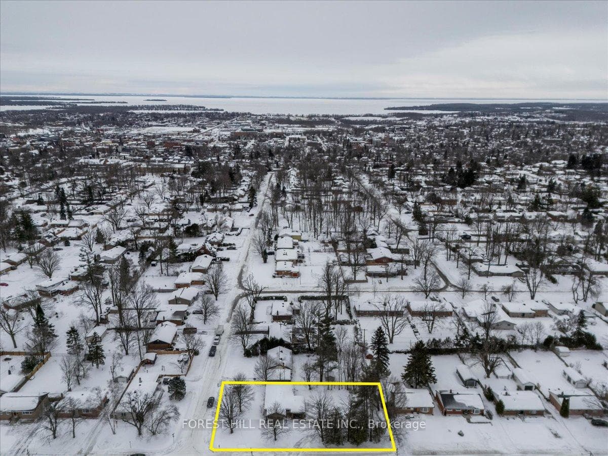 267 Lawrence Avenue photo 37