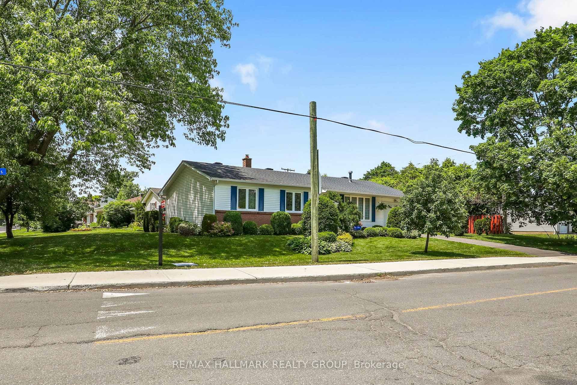 3242 Albion Road photo 1