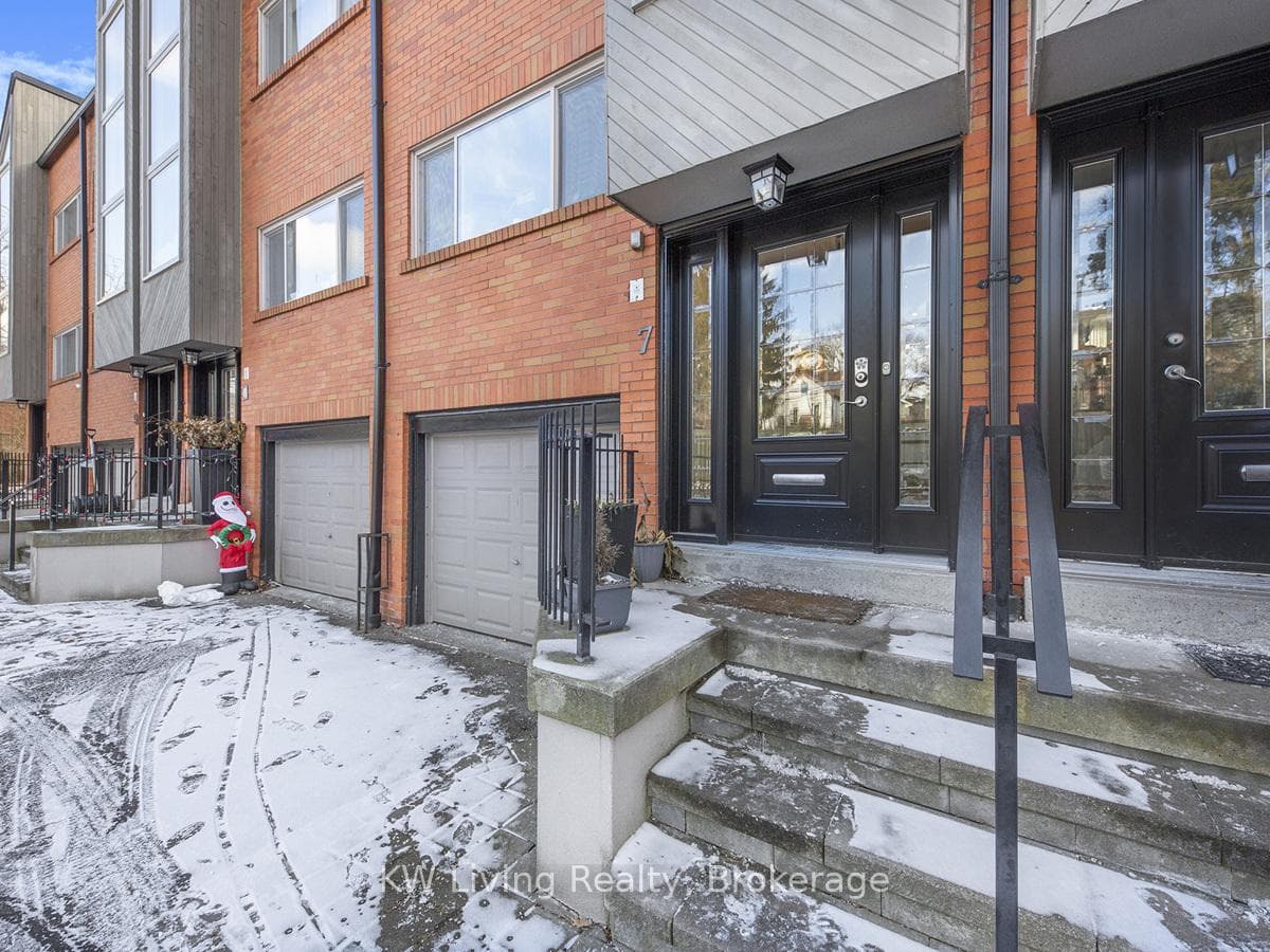 155 Woodbine Avenue Unit 7 photo 2