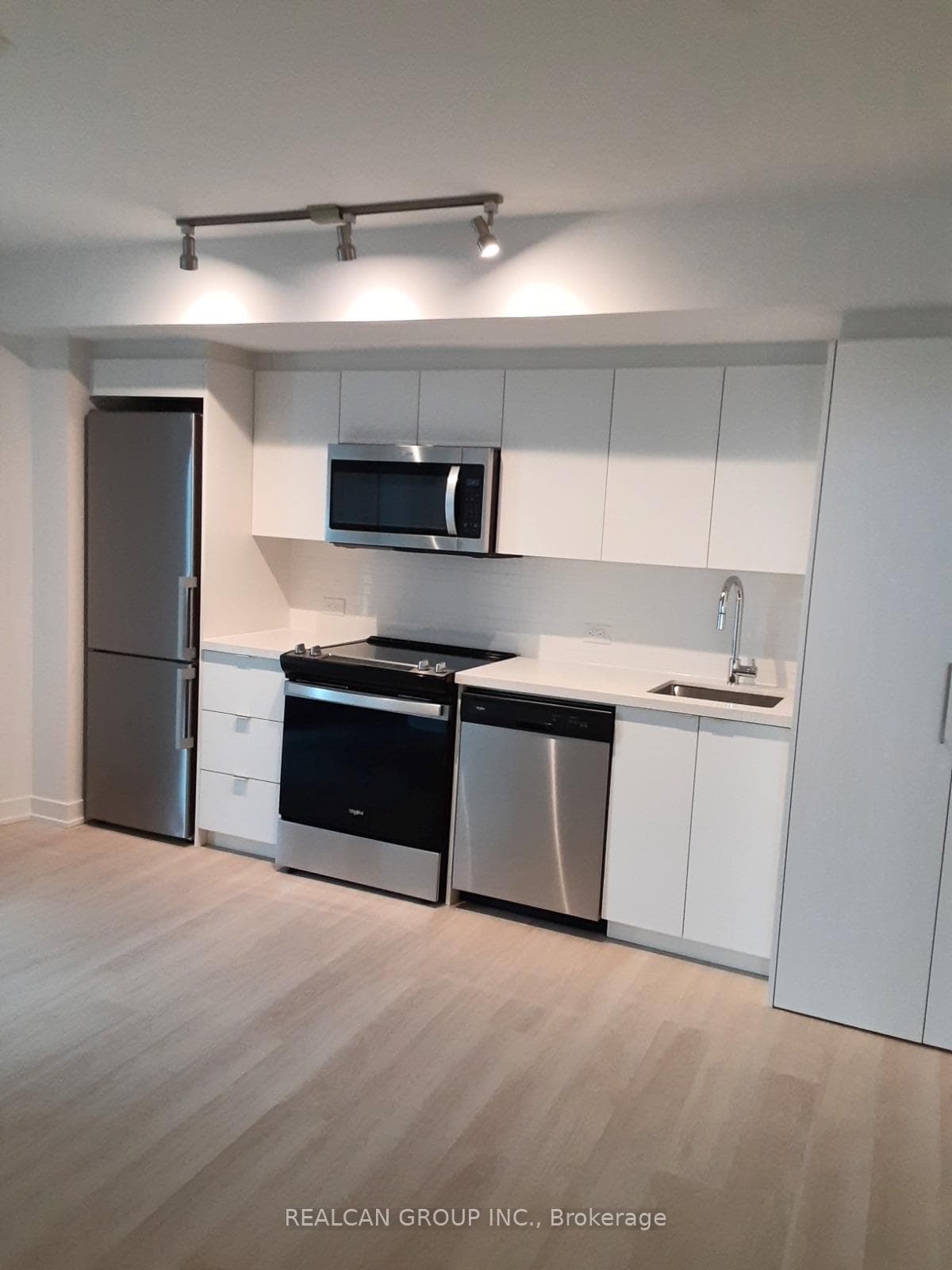 30 Tretti Way Unit 423 photo 2
