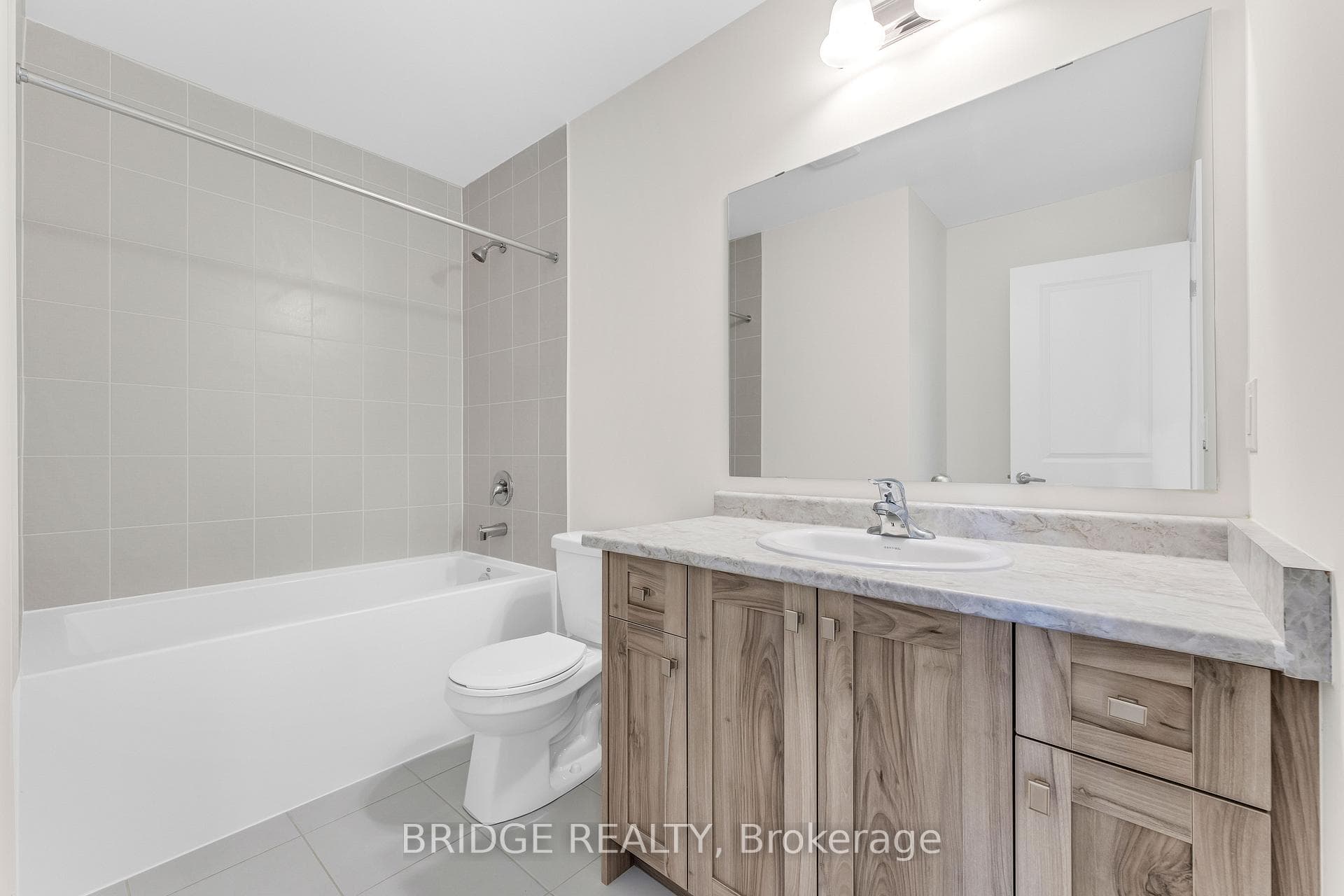 424 Adelaide Street photo 24