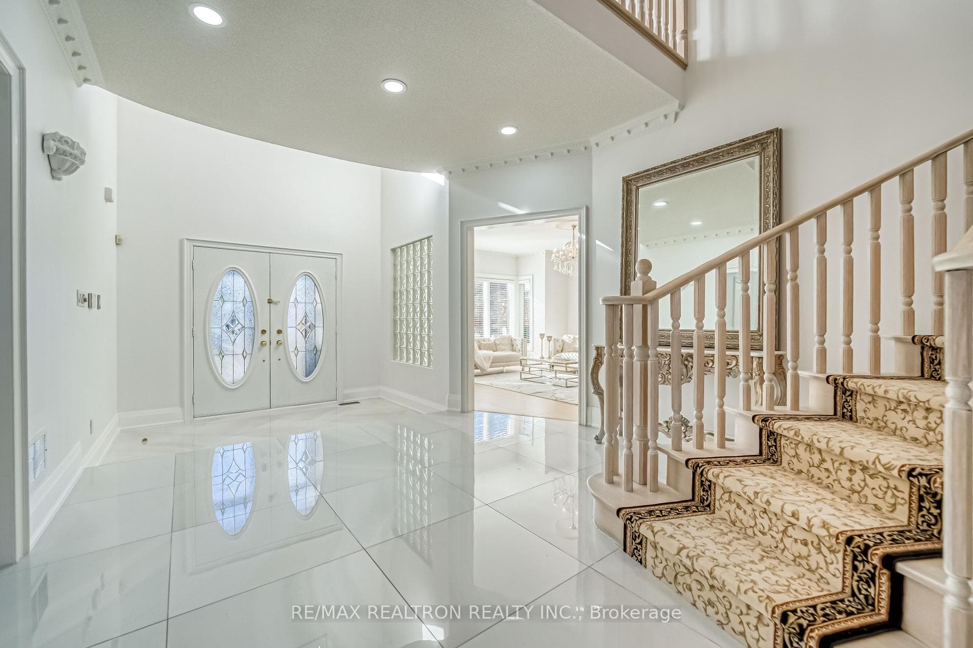 59 Henricks Crescent photo 4