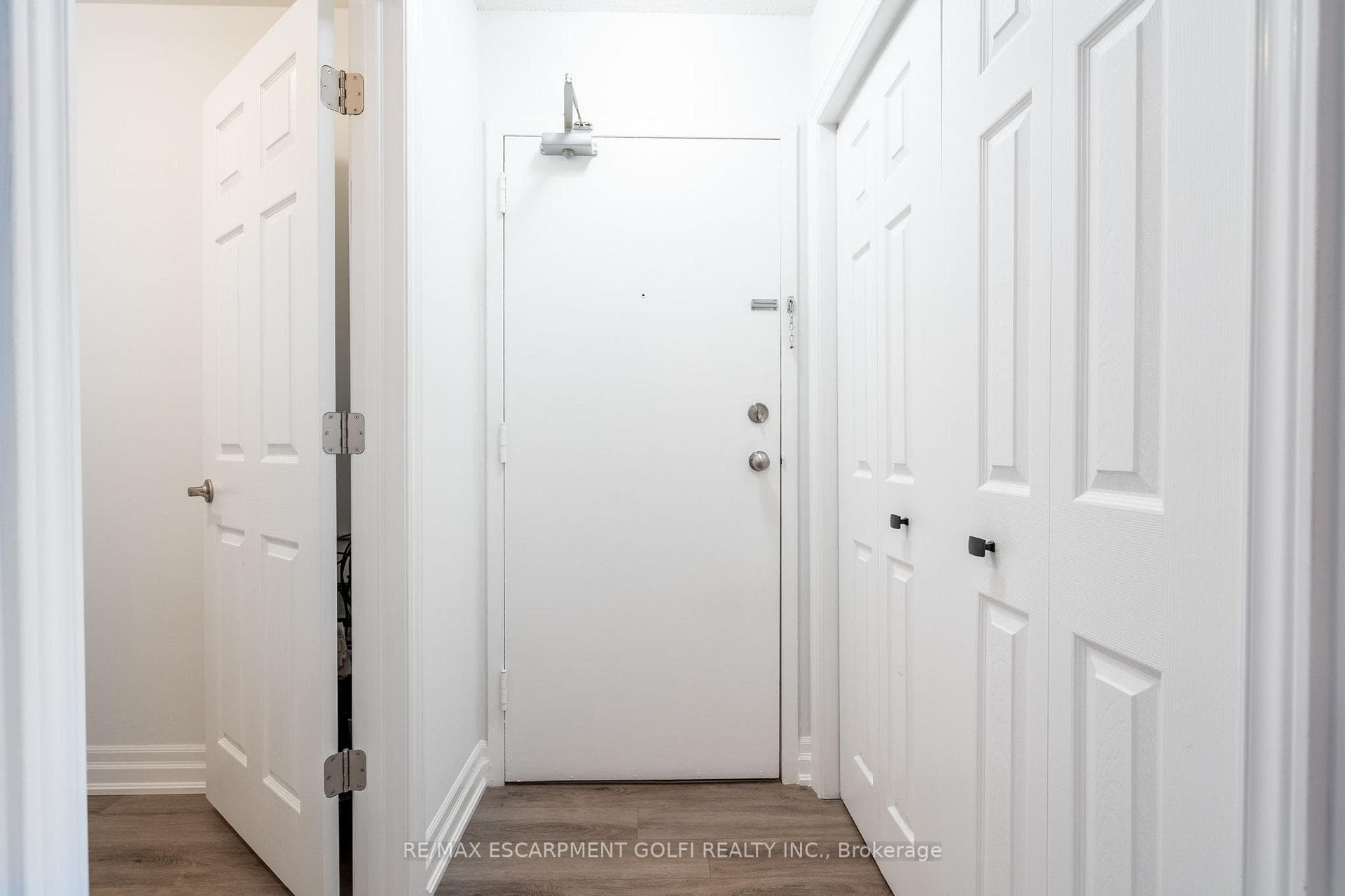 1450 Glen Abbey Gate Unit 311 photo 6