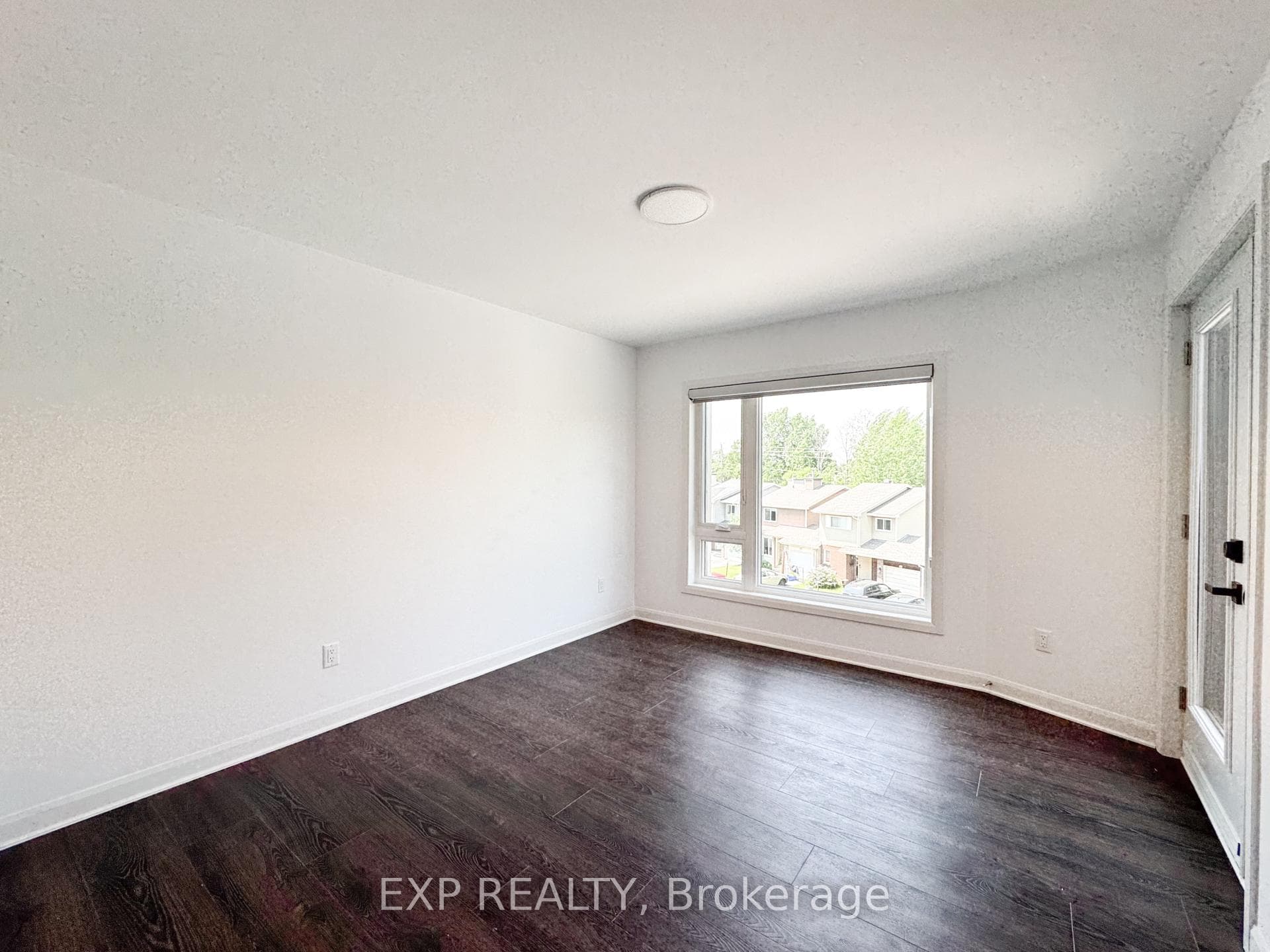 25 Fair Oaks Crescent Unit E photo 12