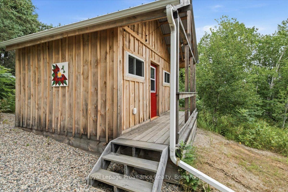 2017 Clark Road photo 32