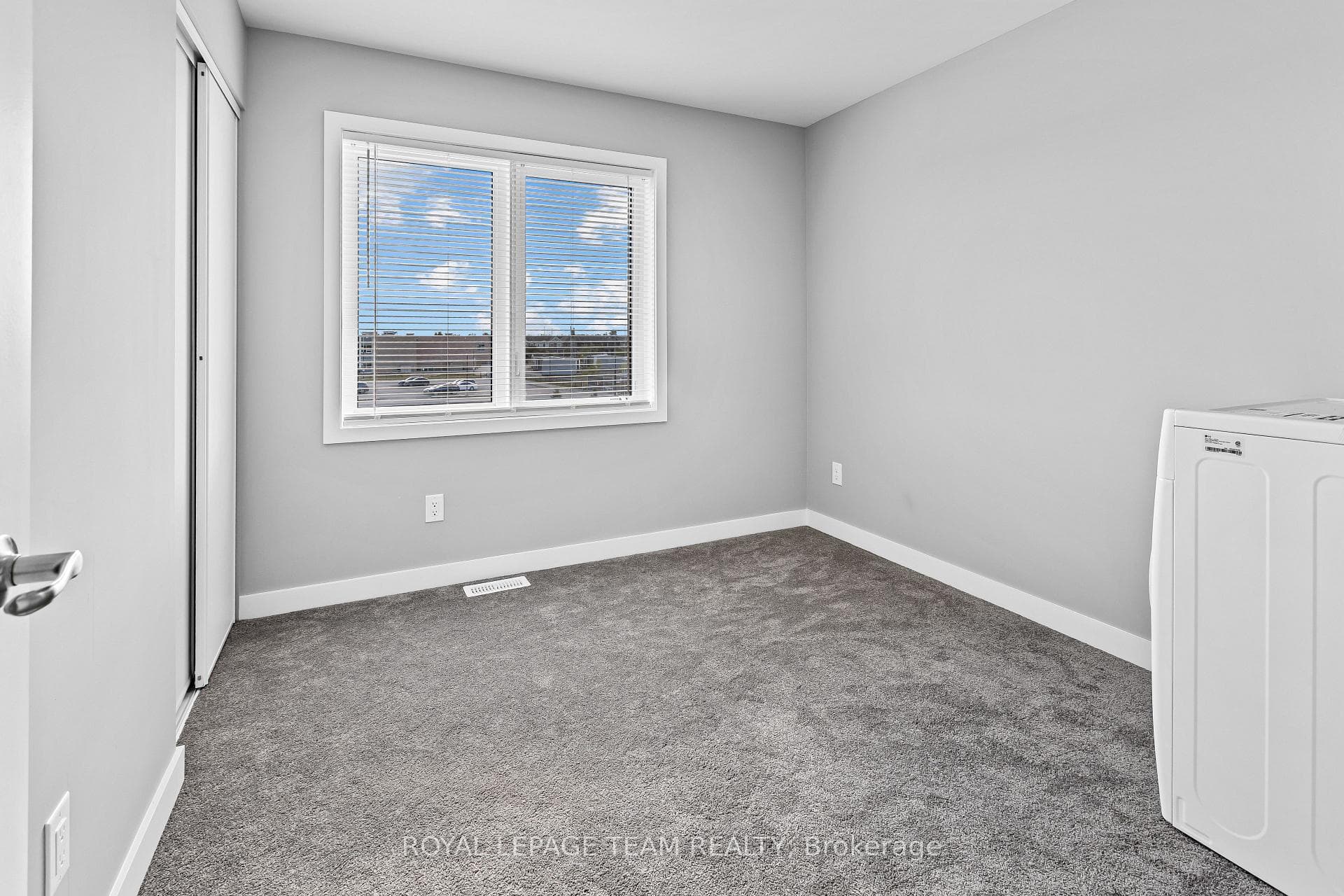 871 Decoeur Drive photo 13