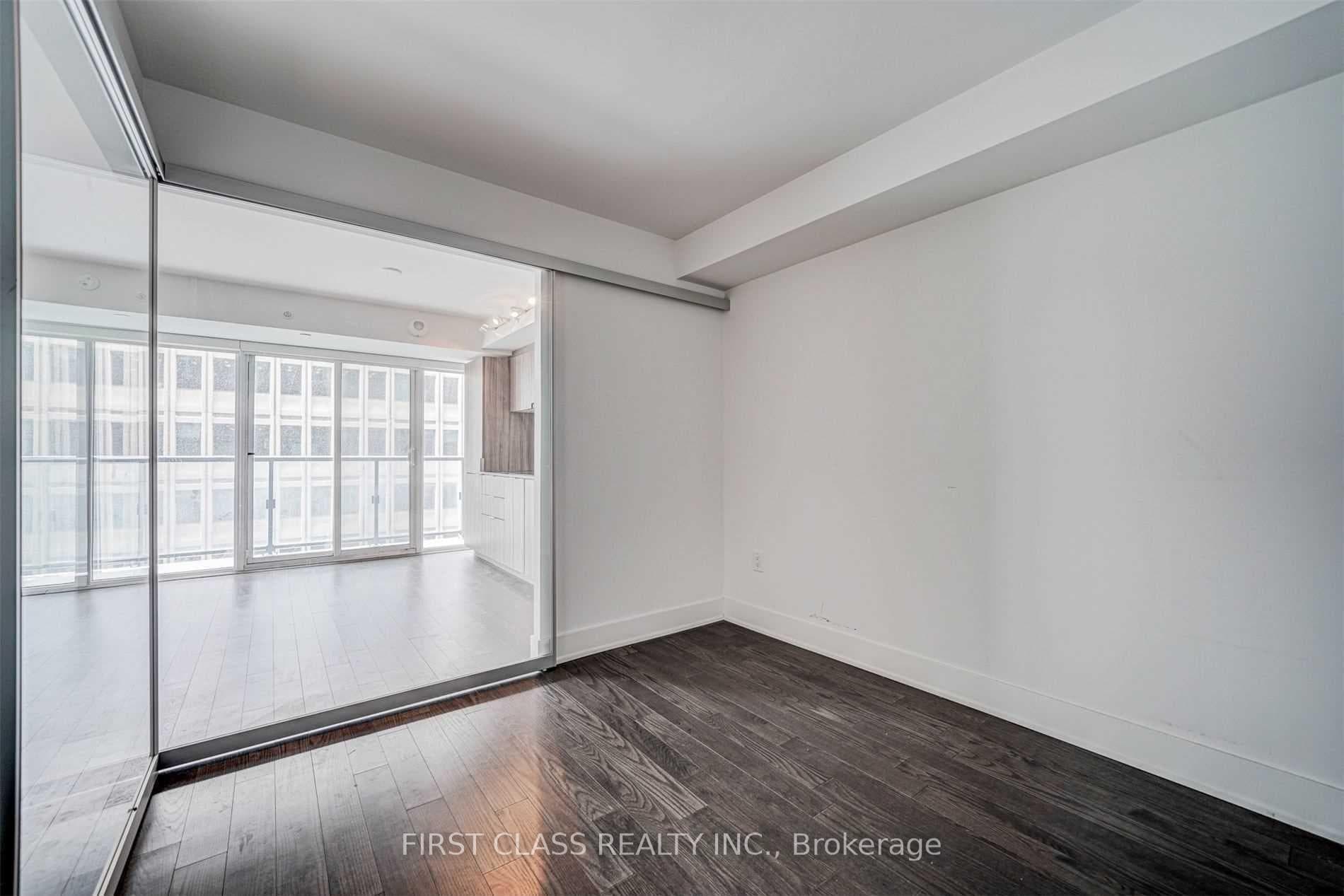 955 Bay Street Unit 1810 photo 8