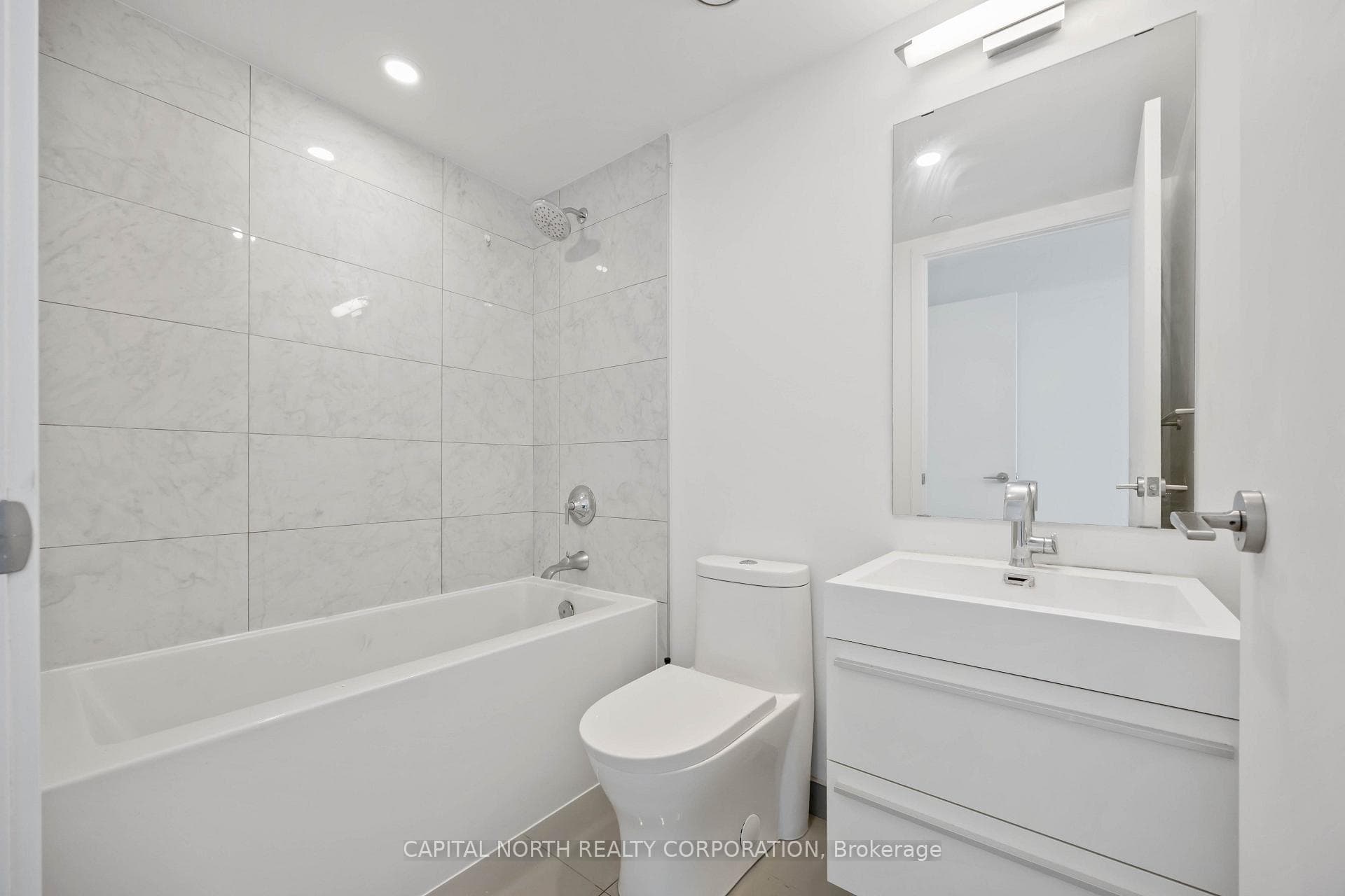 39 Roehampton Avenue Unit 3103 photo 25
