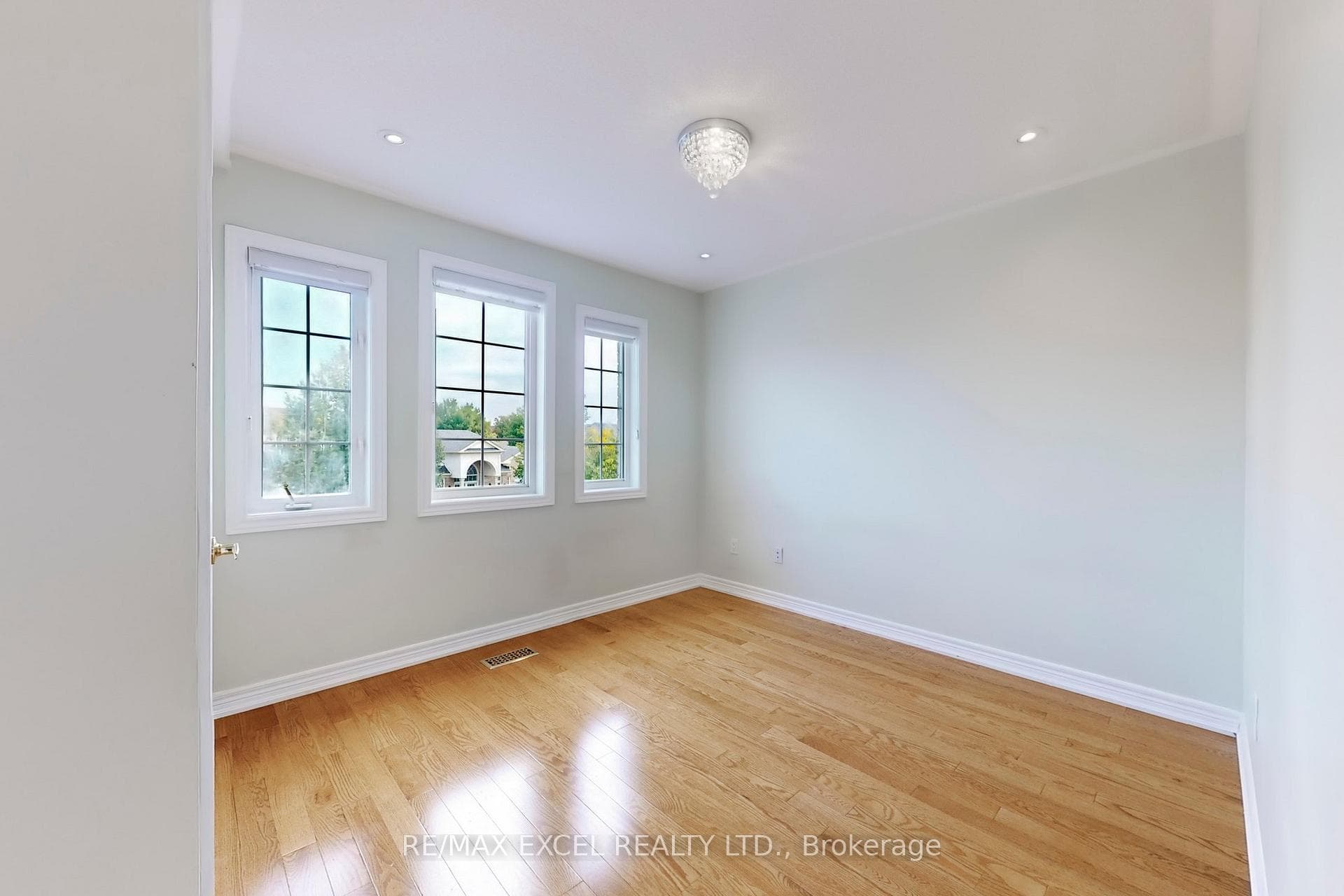 48 Goldenwood Crescent photo 22