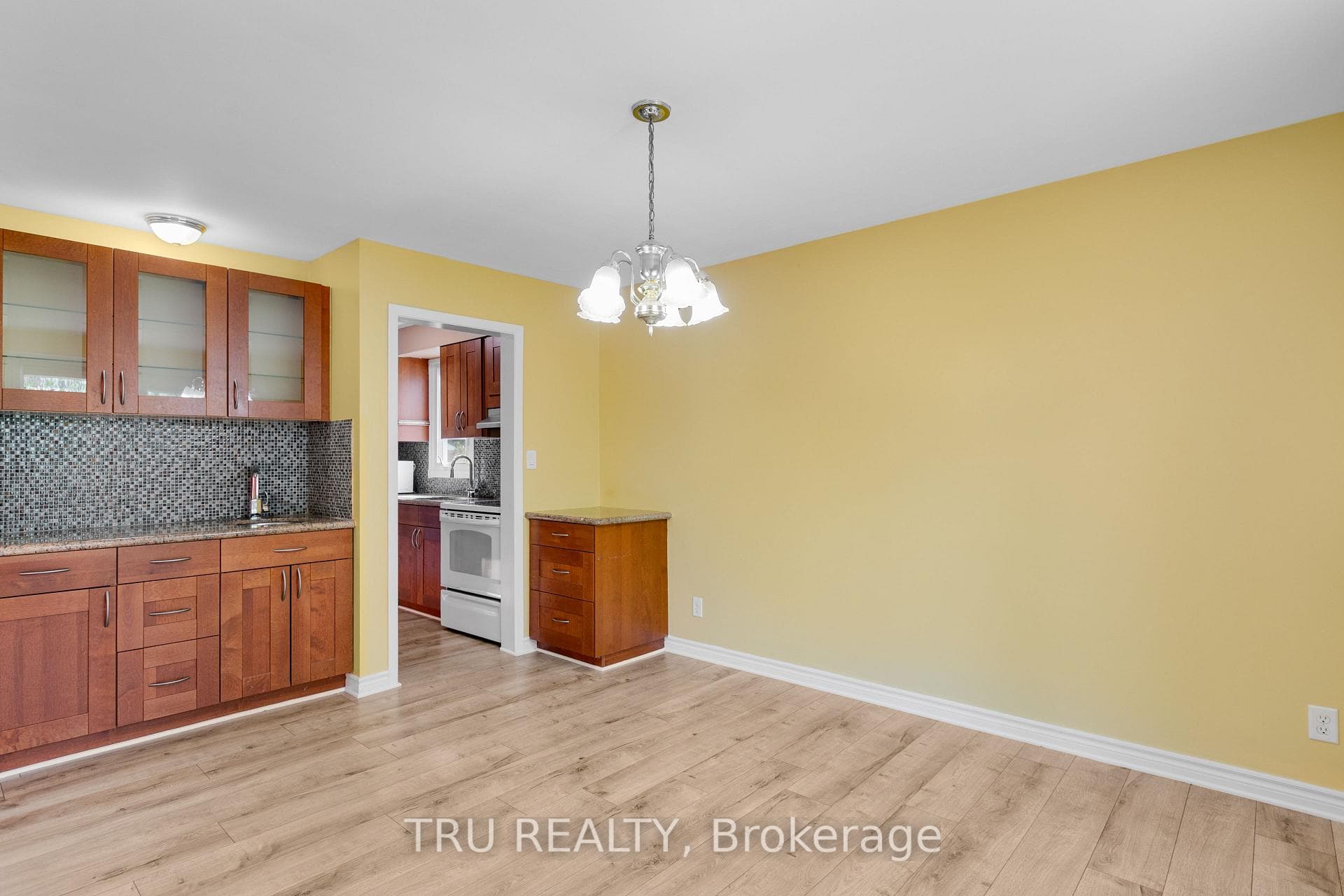 715 Mooneys Bay Place photo 16