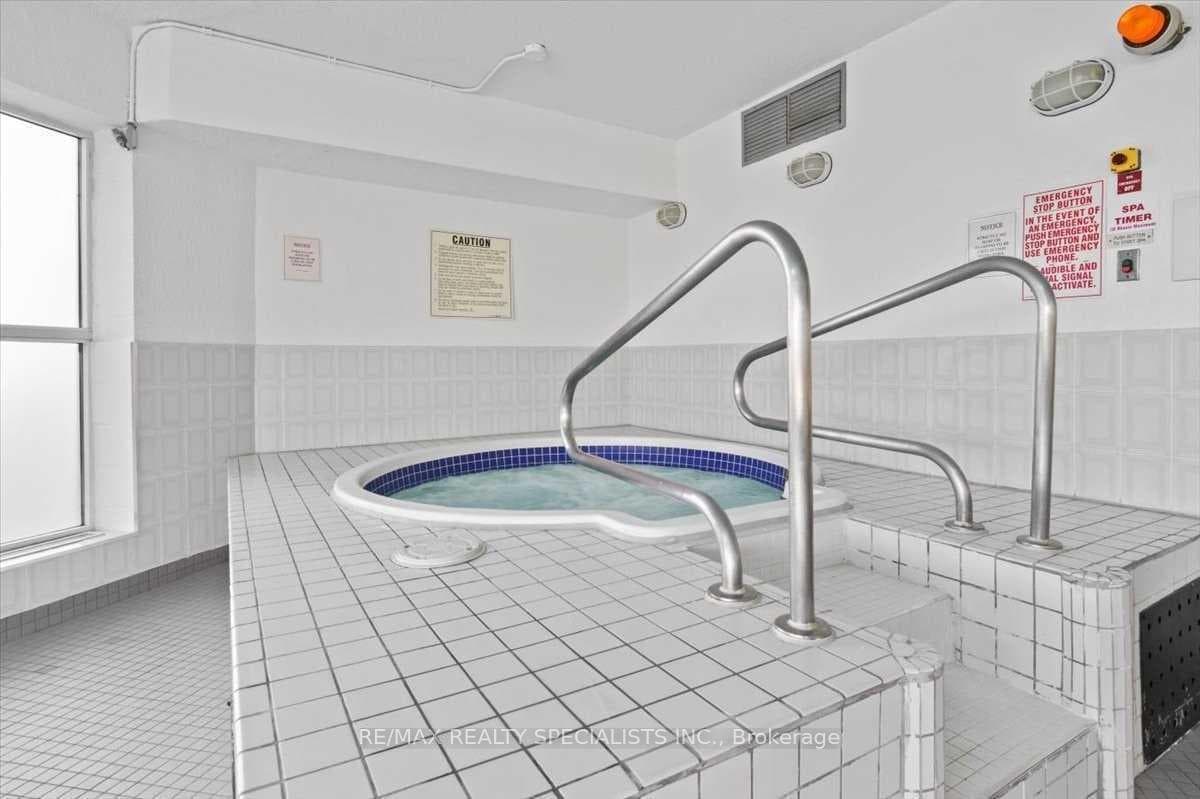 10 Dean Park Road Unit 513 photo 18