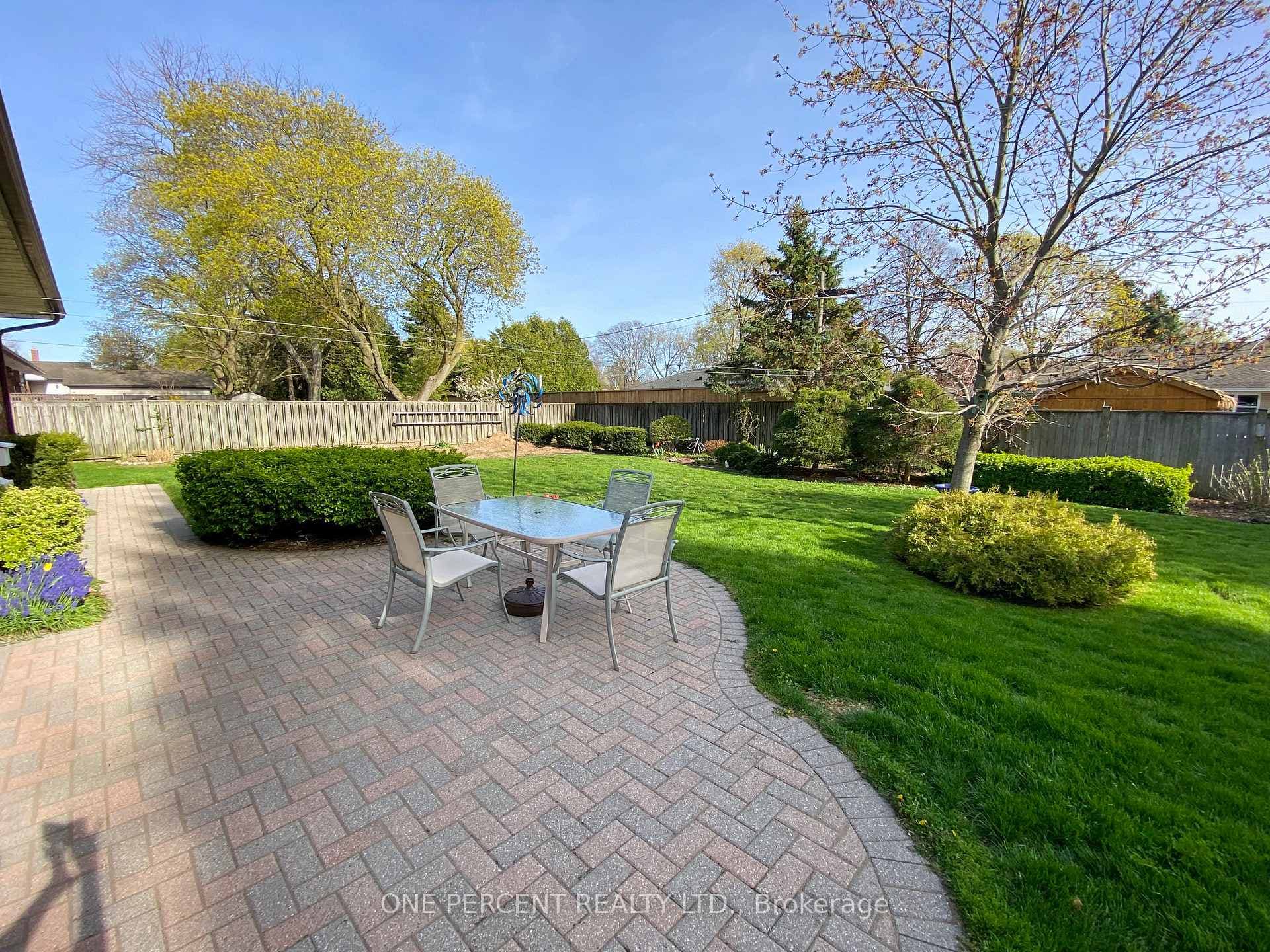 16 Daleview Crescent photo 2