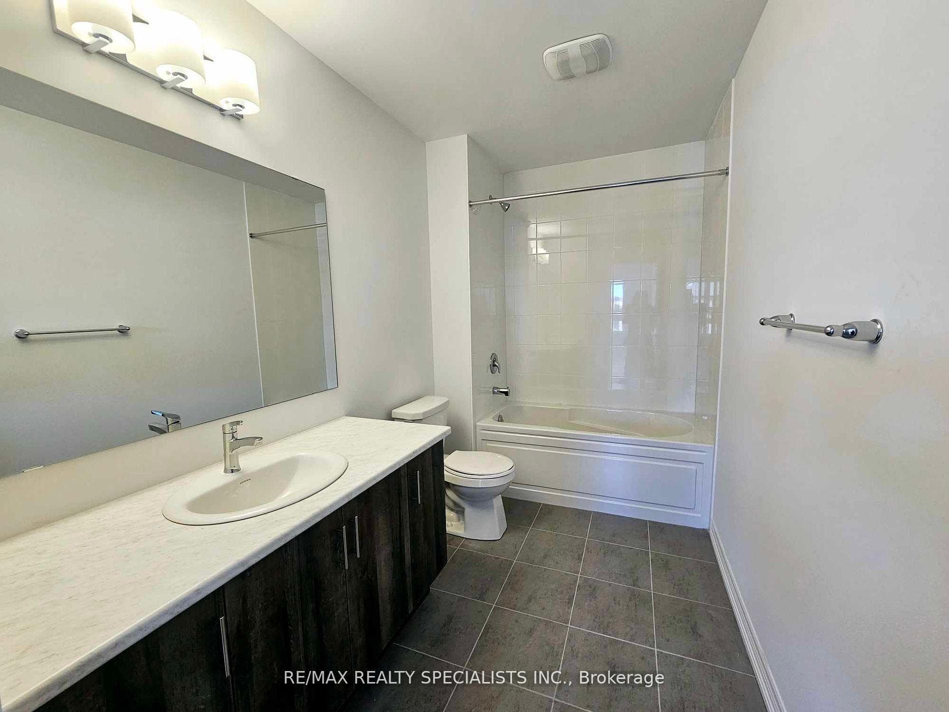 7 Abbey Crescent photo 21