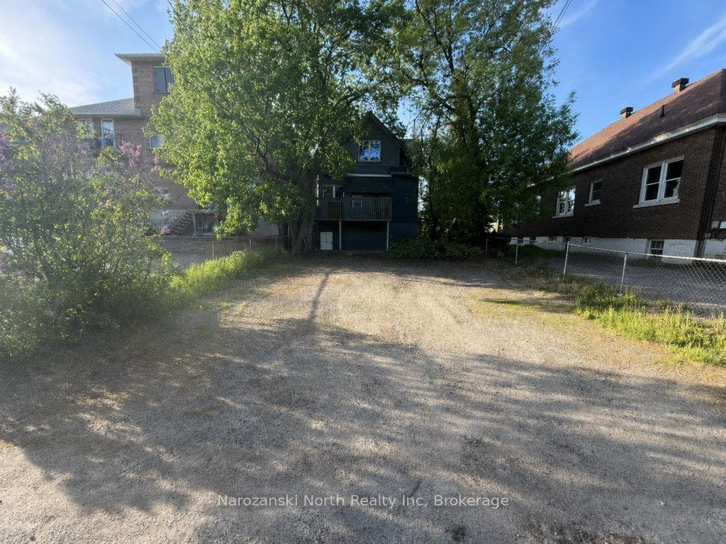 293 Elm Street photo 24