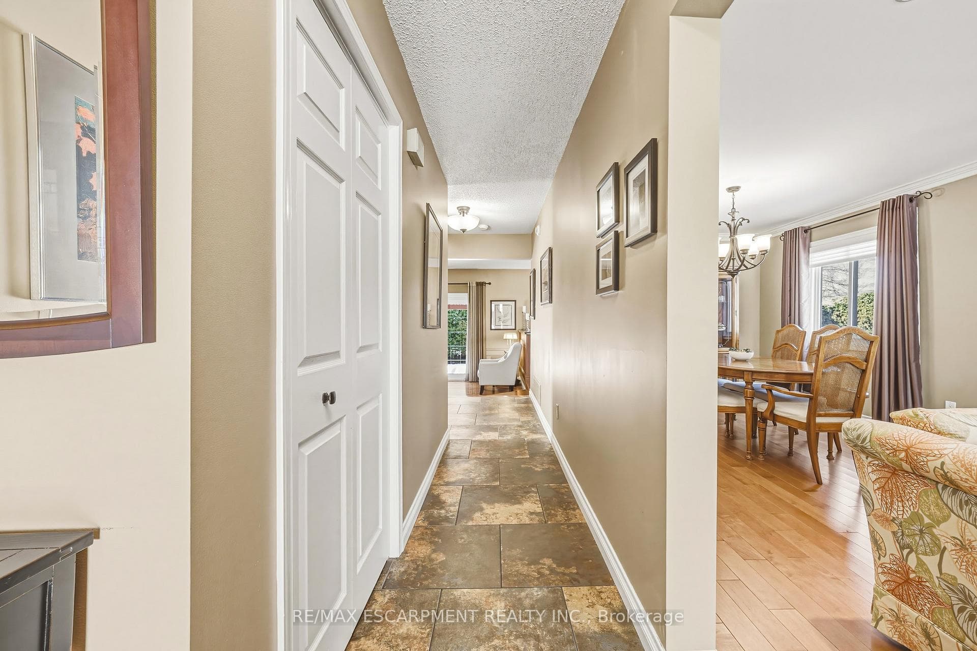 577 Tomahawk Crescent photo 5