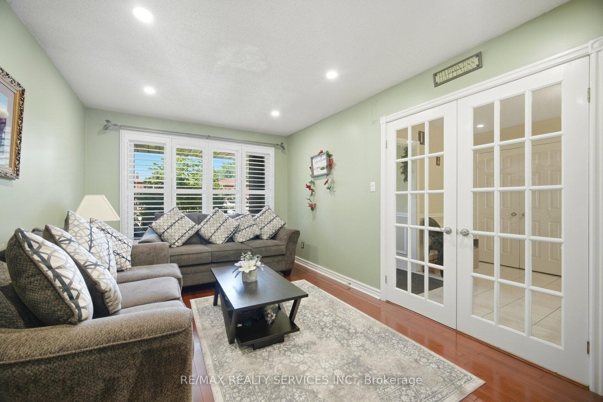 26 Sunforest Drive photo 7