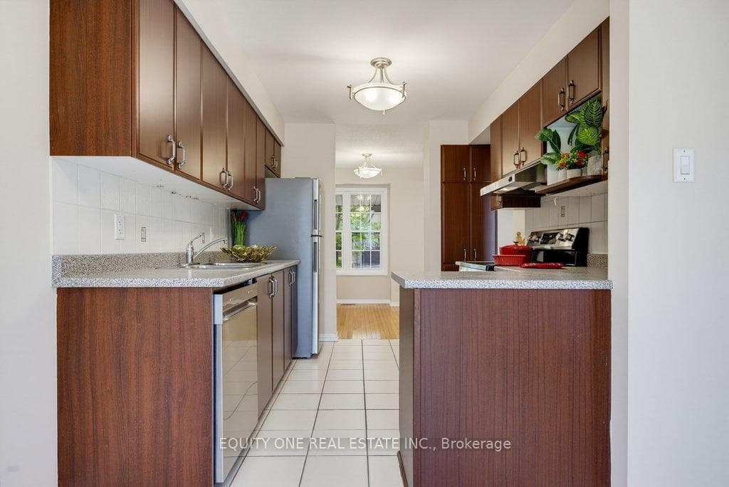325 Applecross Crescent photo 11