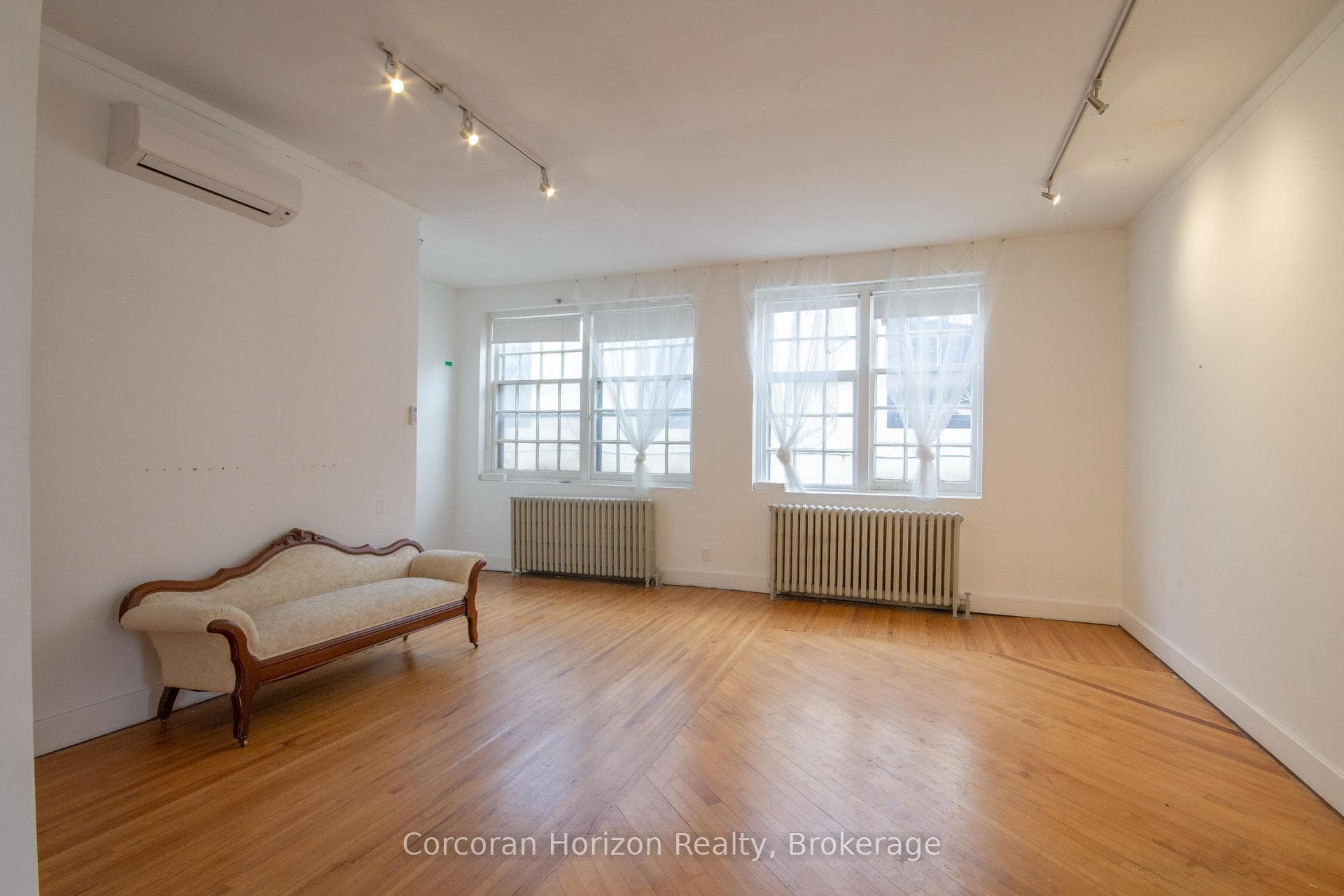 323 King Street photo 25