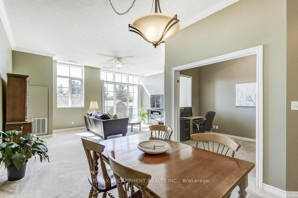 262 Dundas Street Unit 307 photo 6
