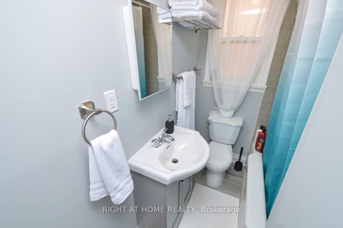 9 Donald Avenue photo 9