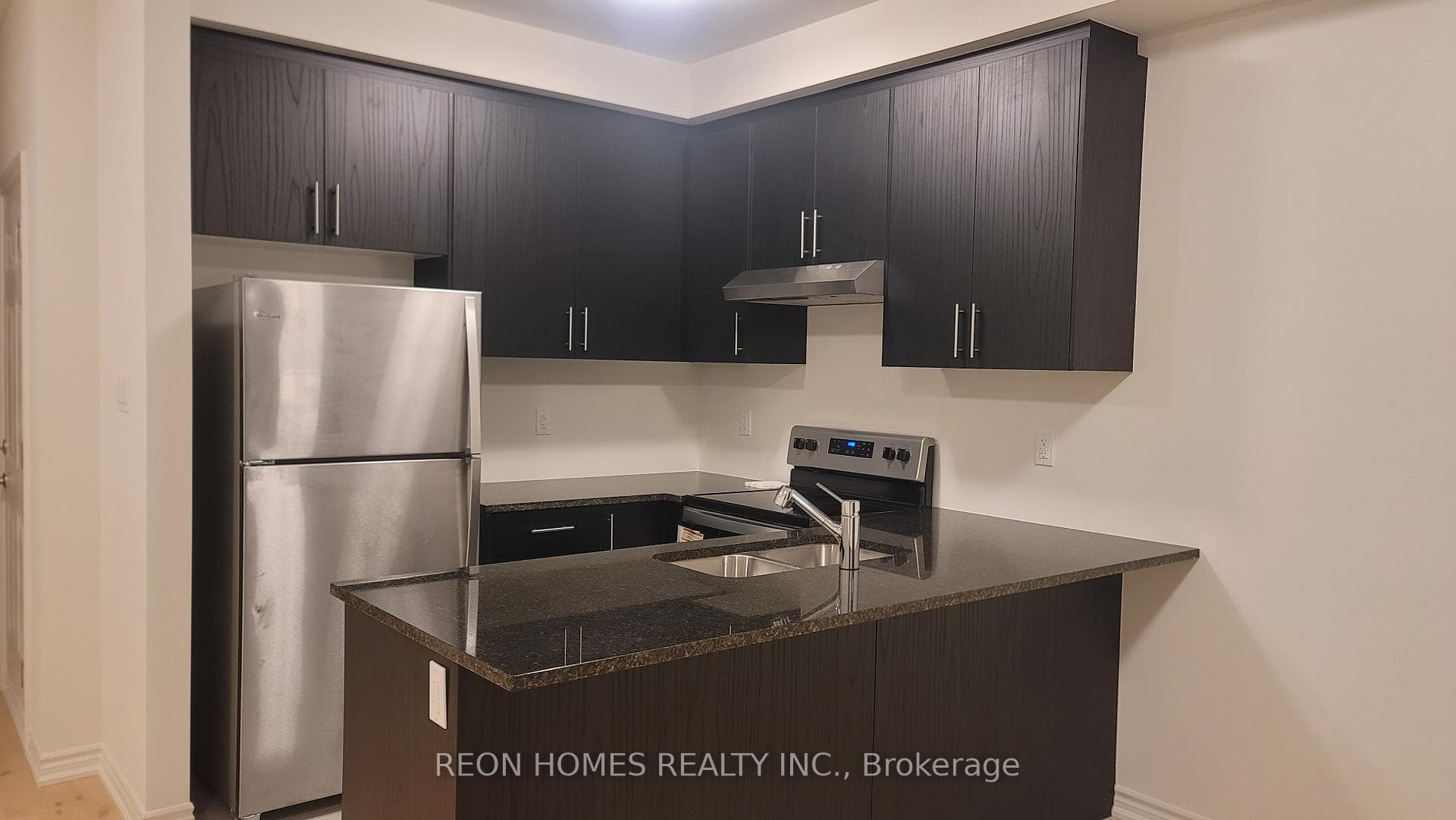 525 Trevor Street photo 5