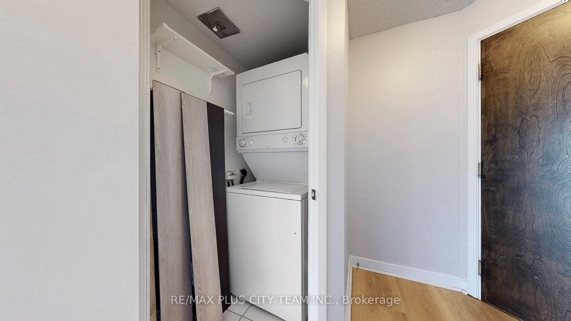 18 Harbour Street Unit 1305 photo 21