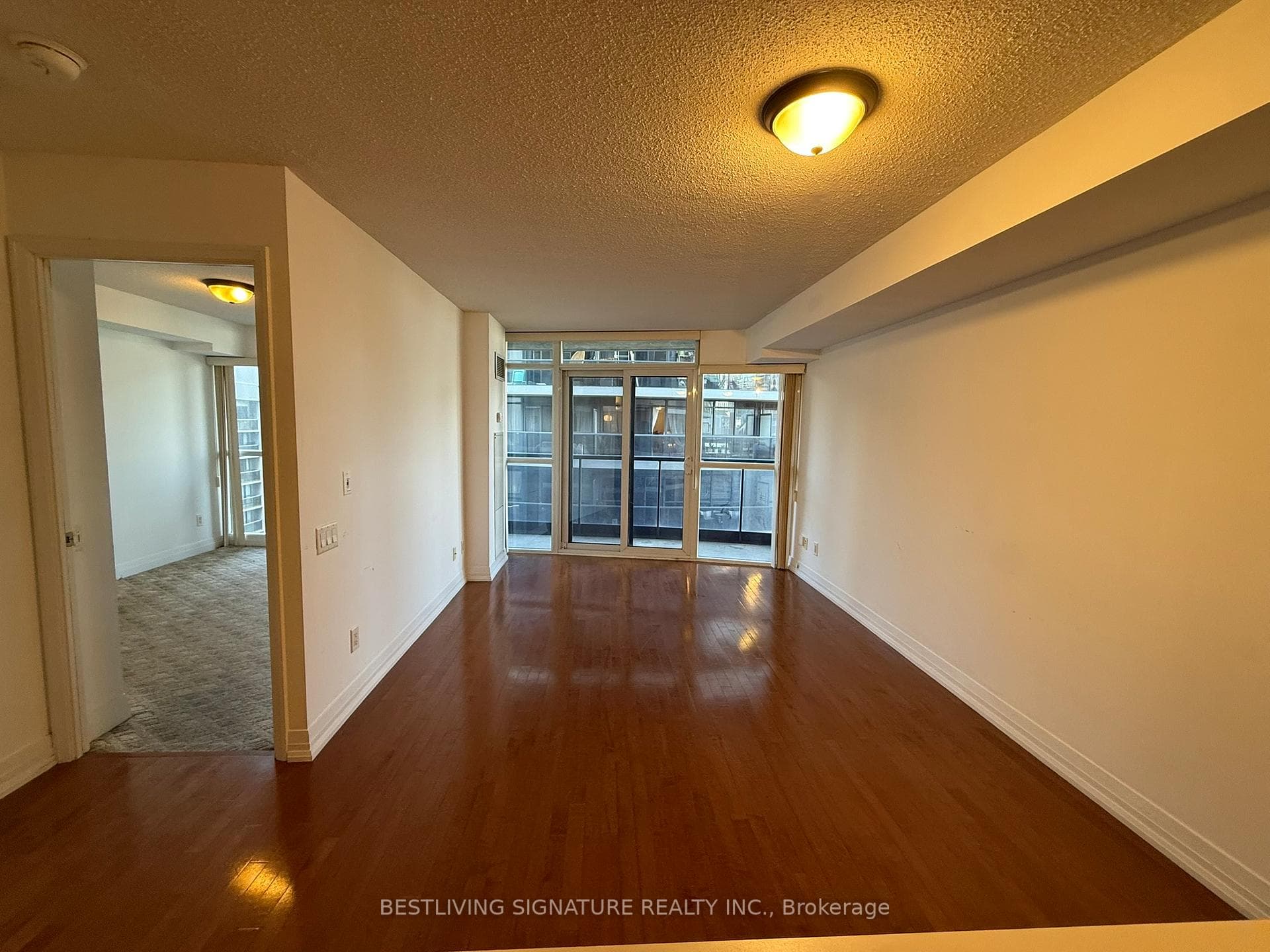 21 Carlton Street Unit 1606 photo 9