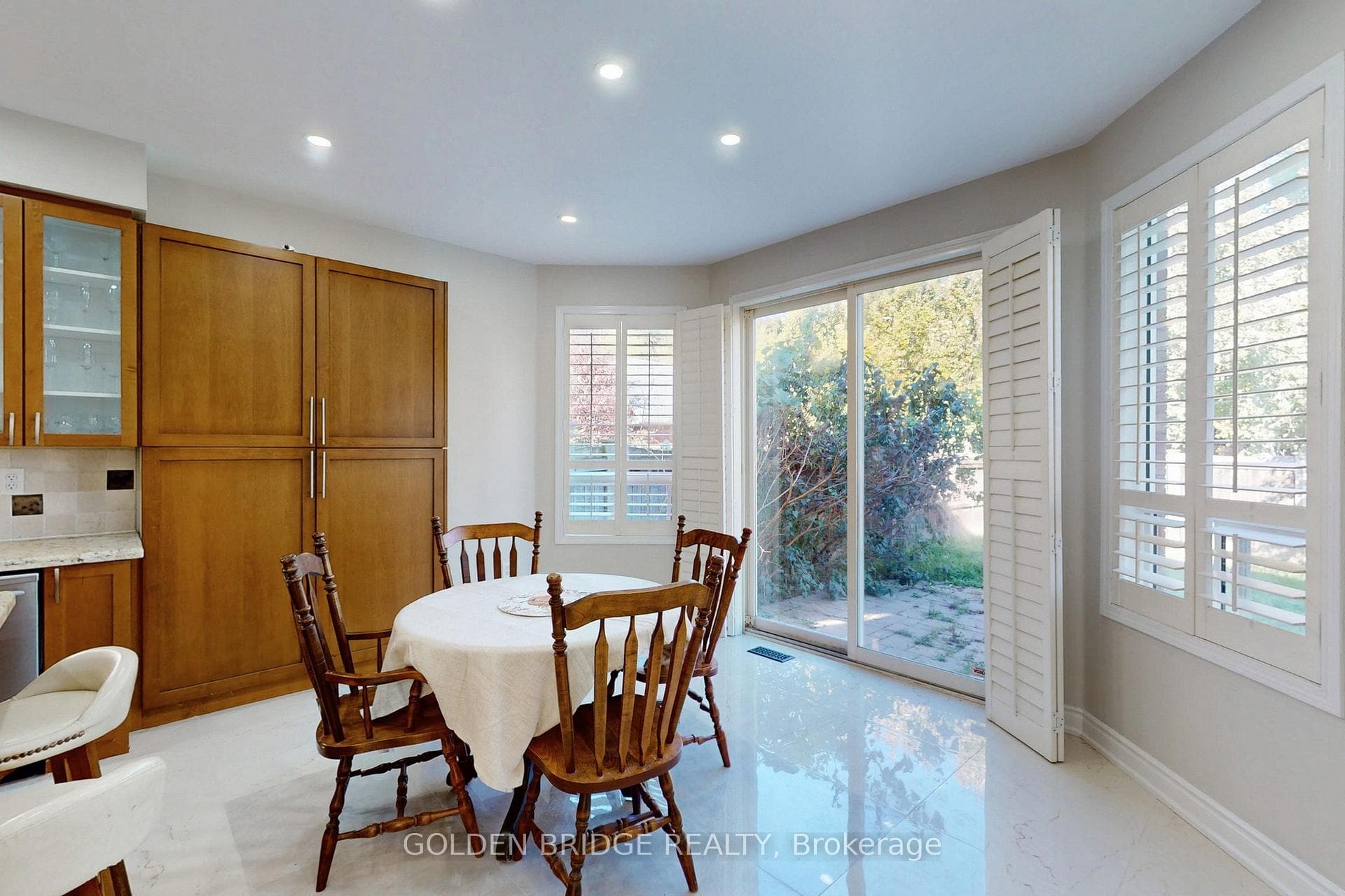 158 Worthington Avenue photo 14