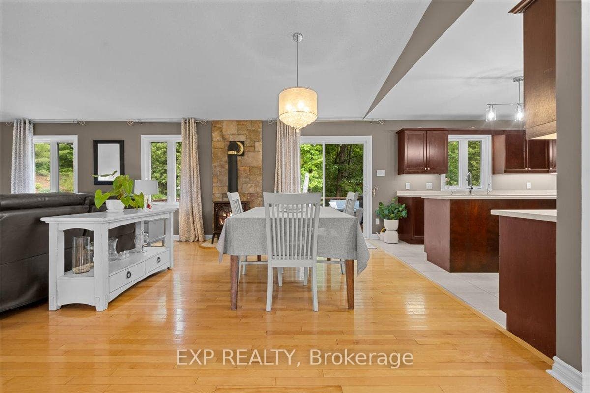 2670 Pierrette Drive photo 8