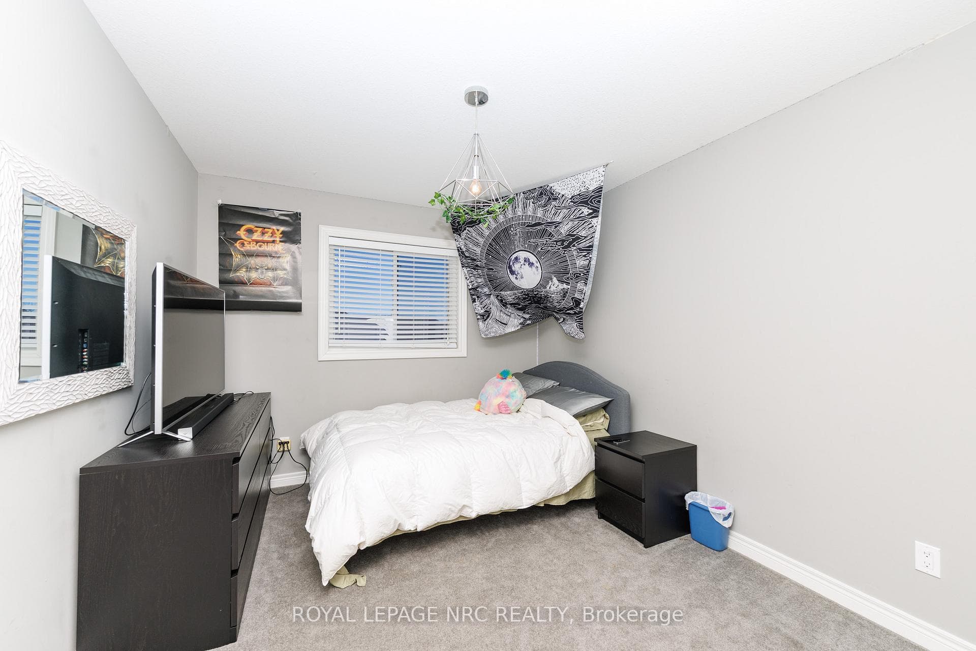 205 Cardinal Crescent photo 21
