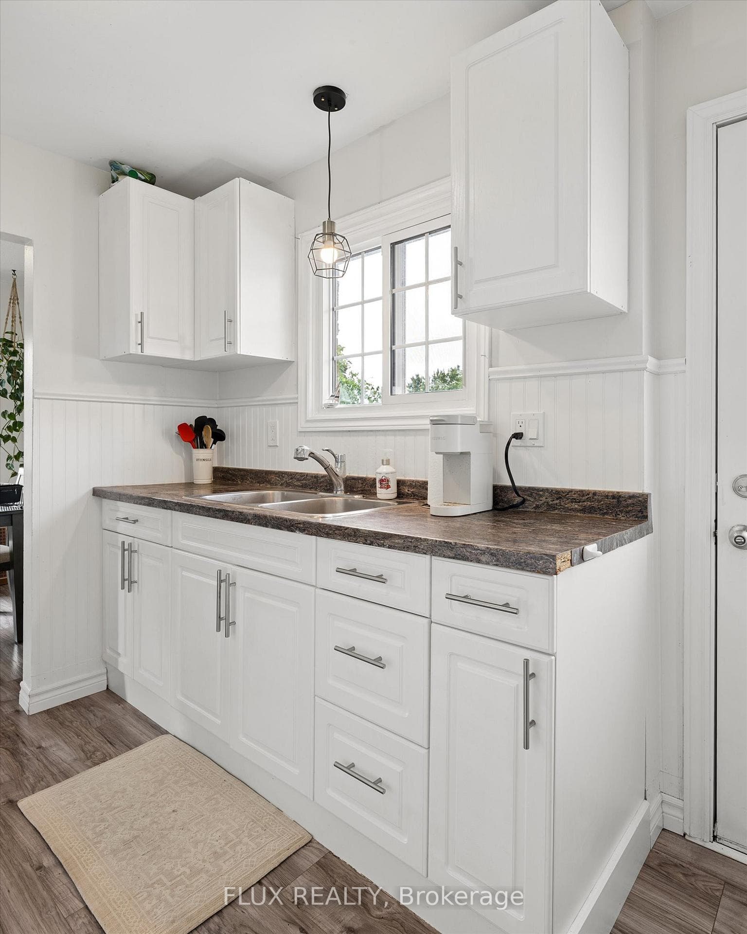 154 Graham Crescent photo 10