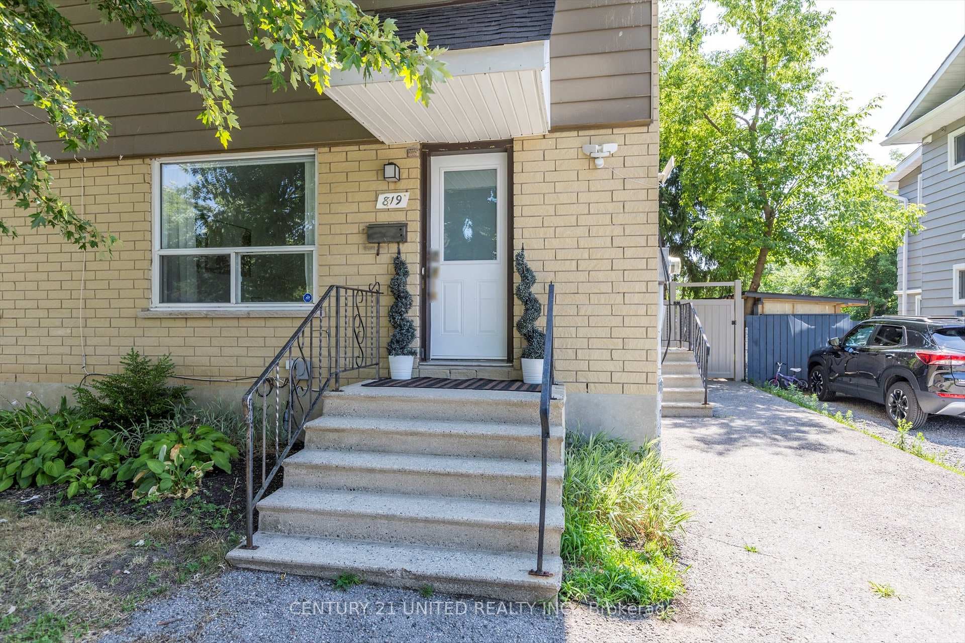 819 Cameron Street photo 3
