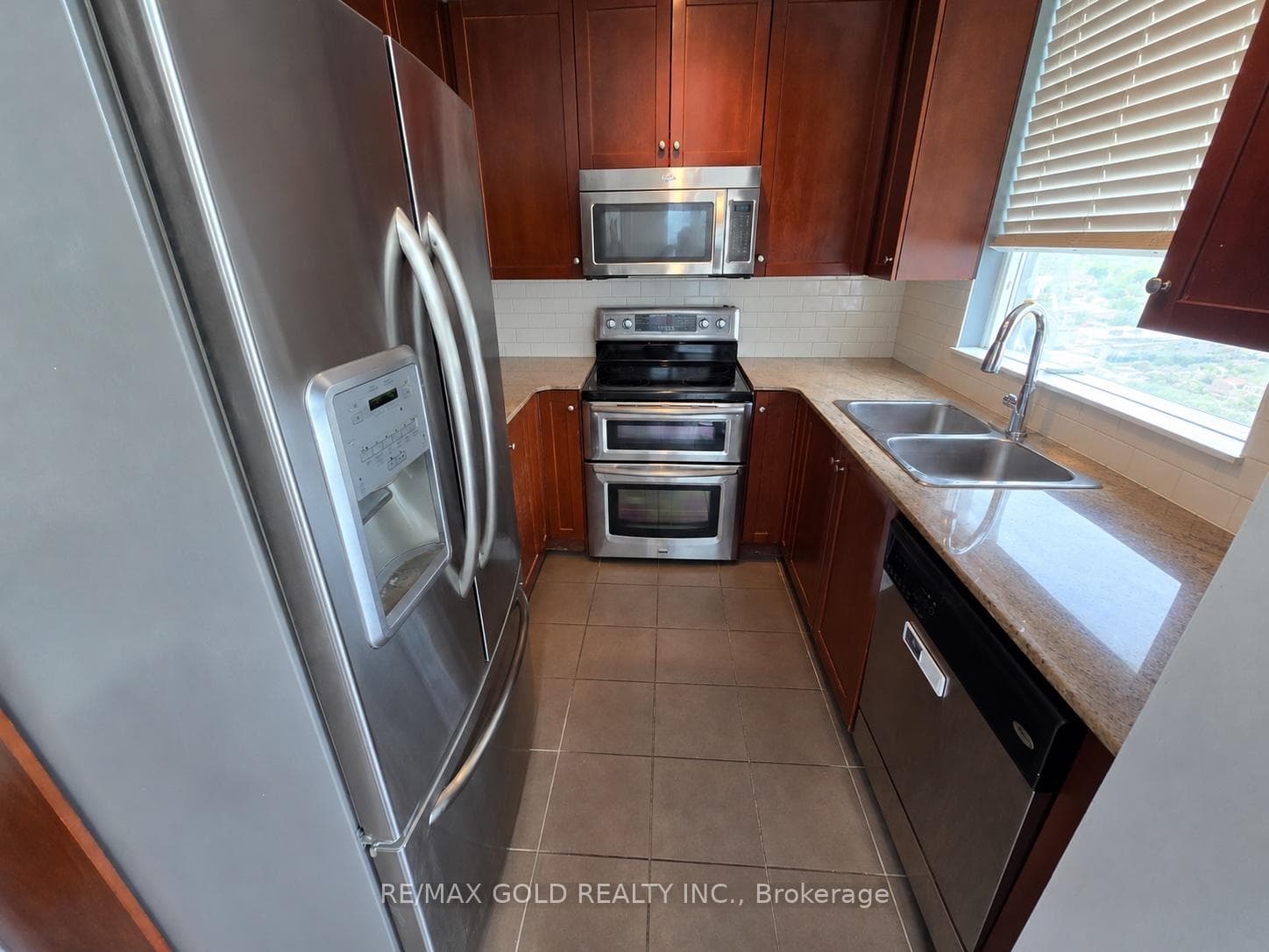 3504 Hurontario Street Unit 1607 photo 9