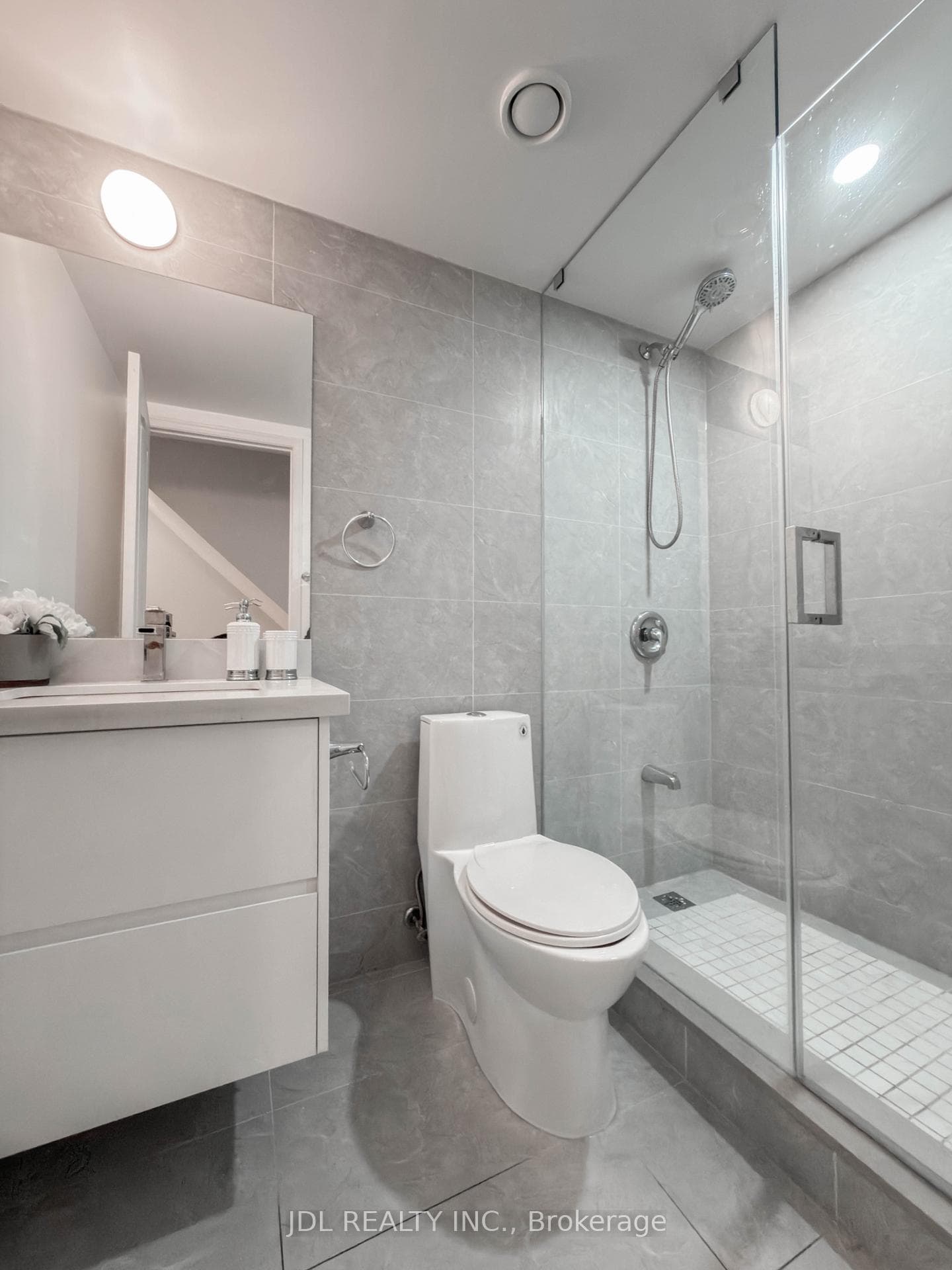 108 Finch Avenue Unit C17 photo 31