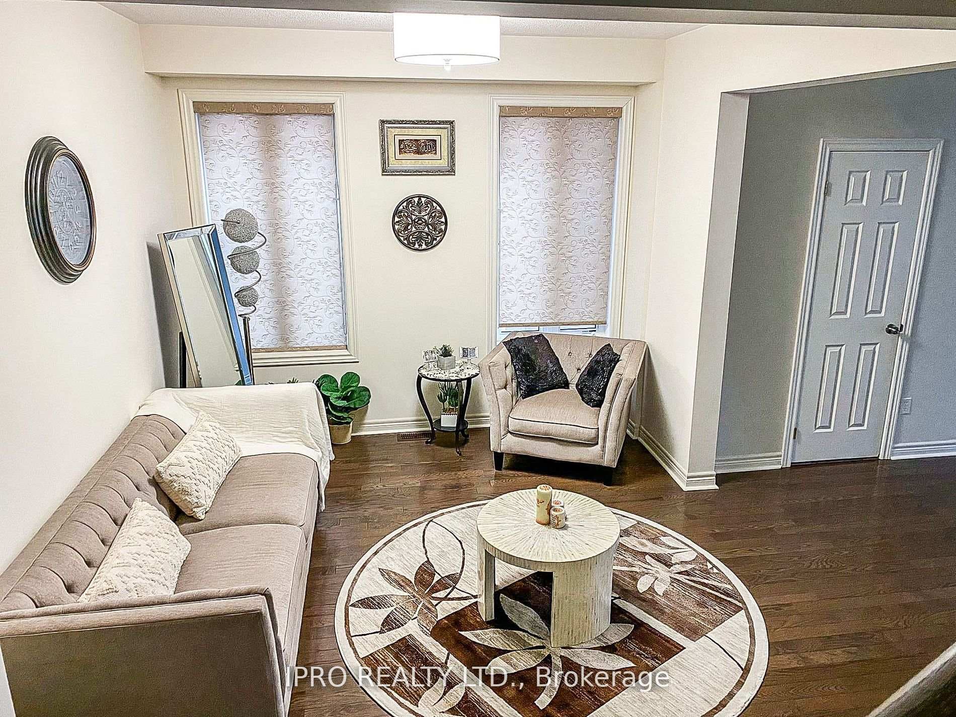 633 Mockridge Terrace photo 5