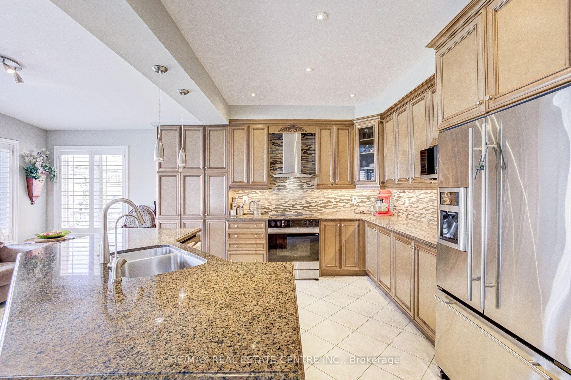 5588 Doctor Peddle Crescent photo 13