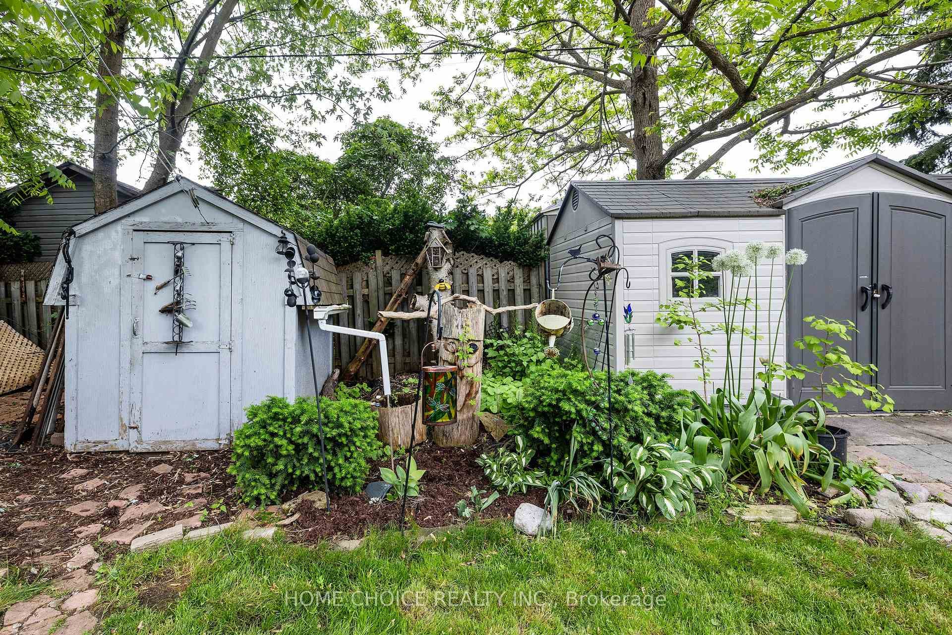 526 Minto Court photo 33