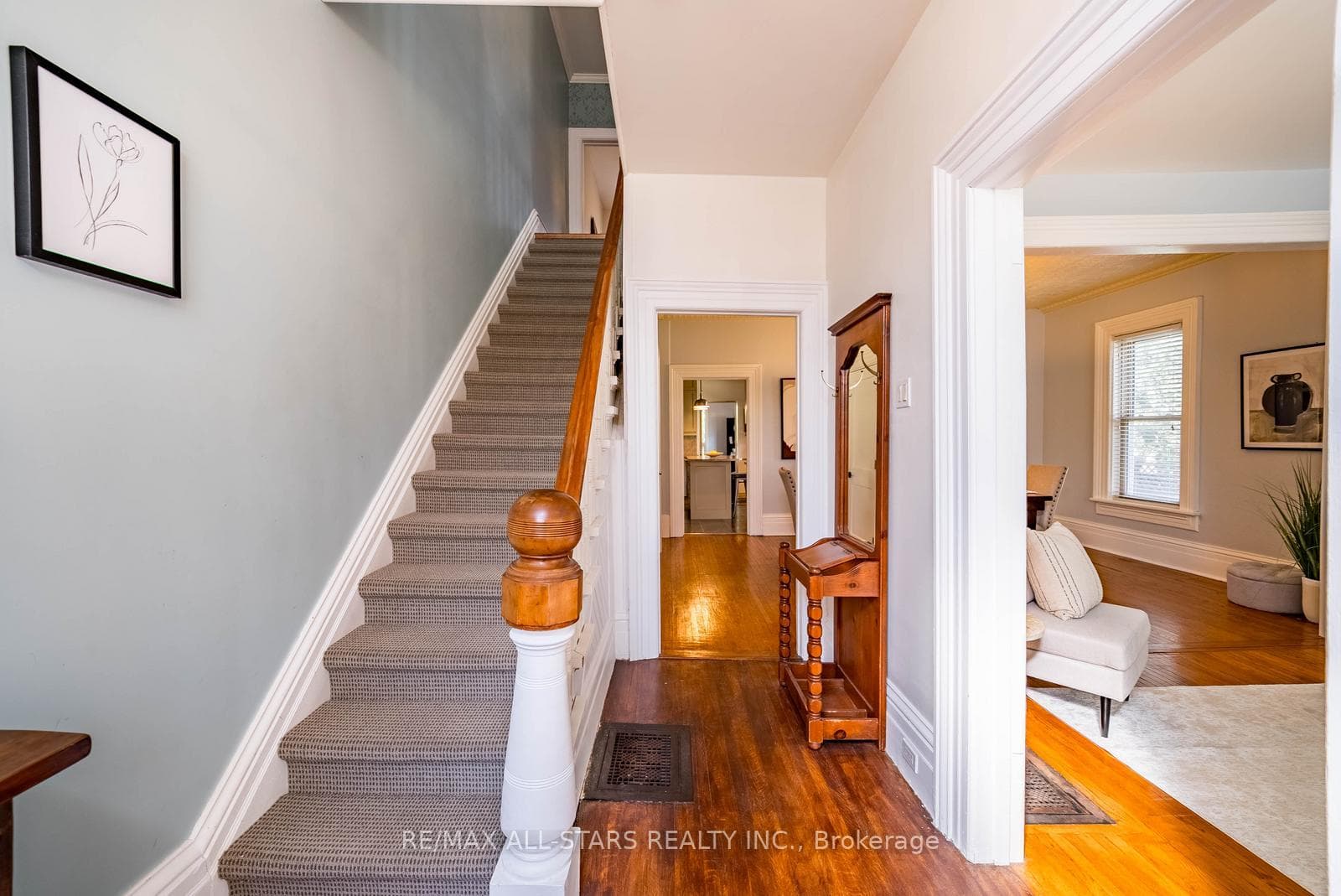 32 Wellington Street photo 5