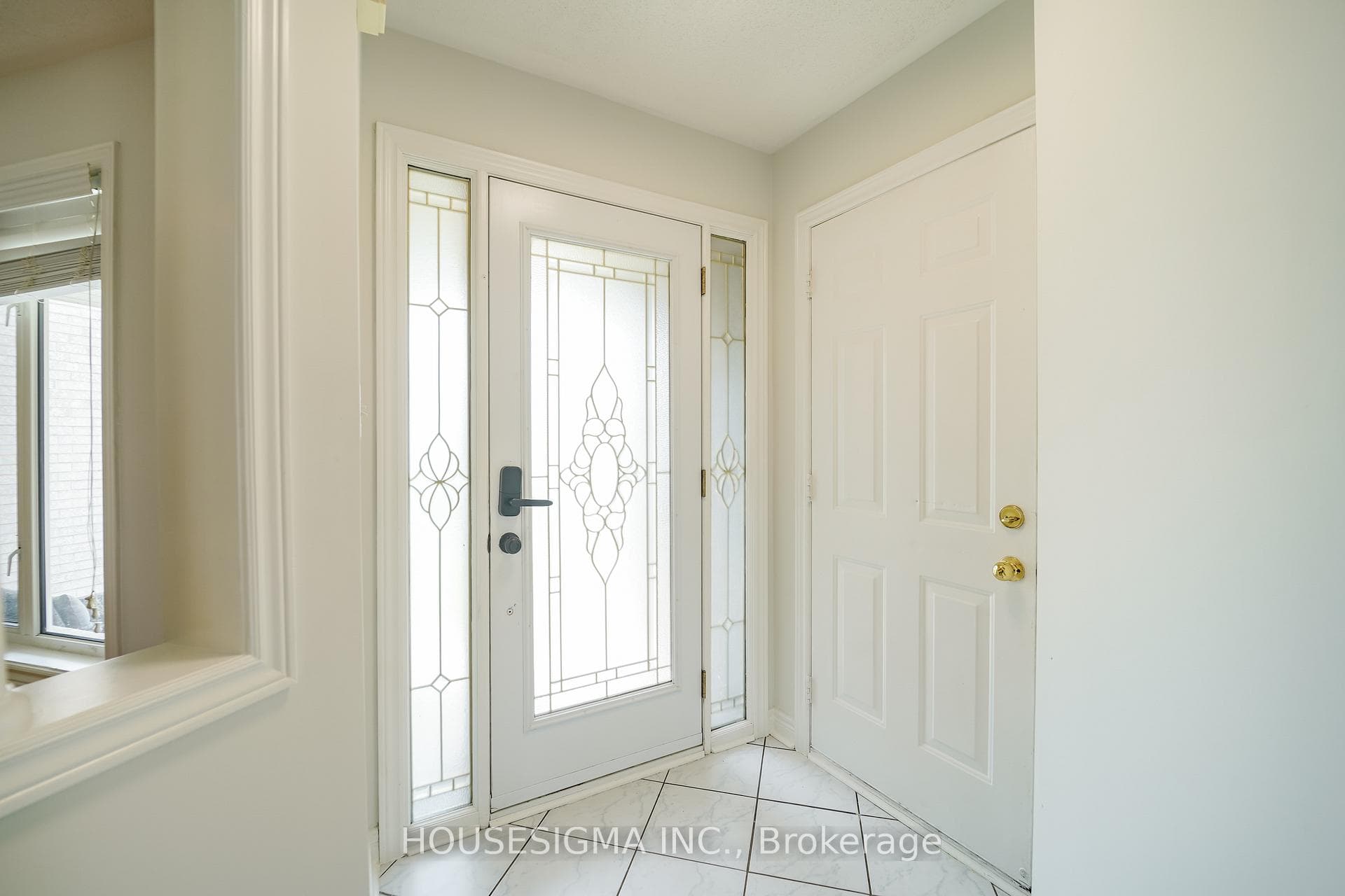 266 Royalpark Way photo 6
