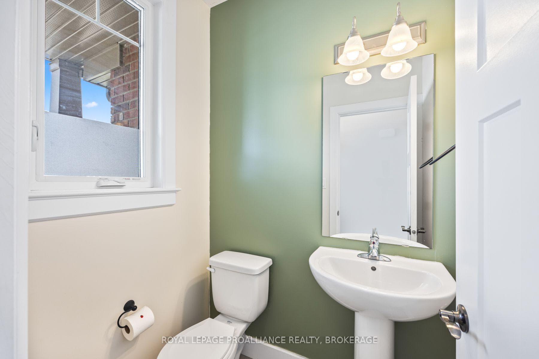 184 Dr Richard James Crescent photo 14