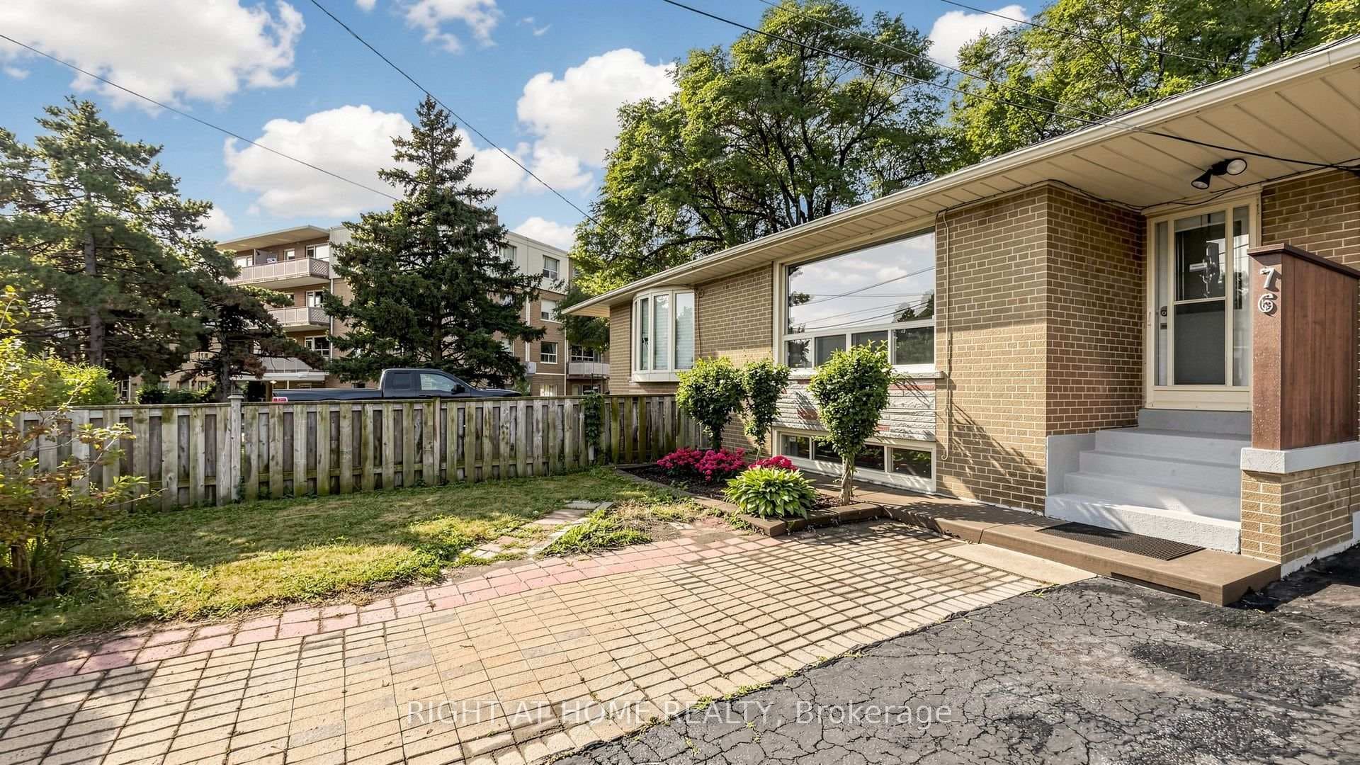 76 Fenside Drive photo 2