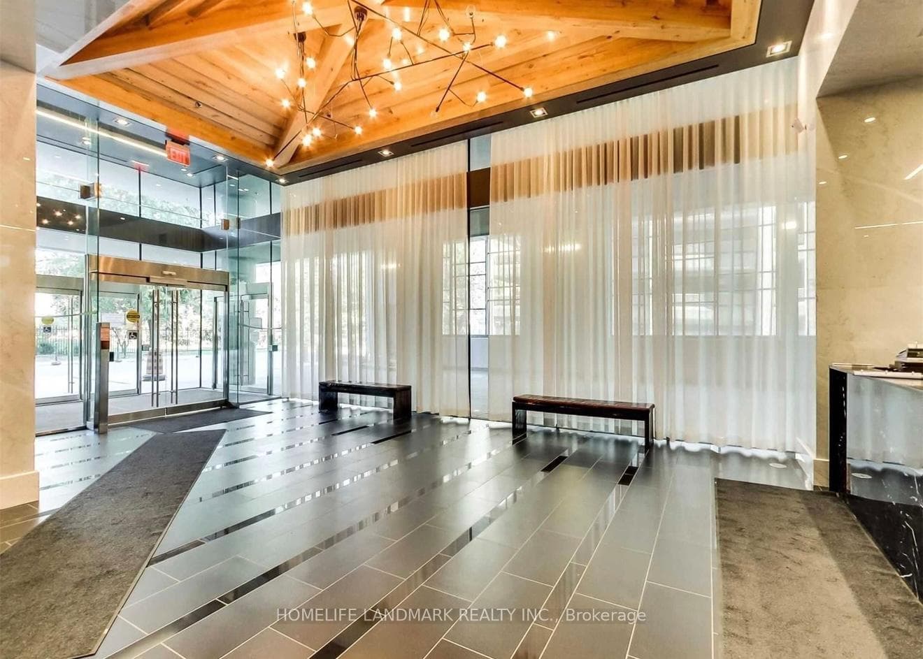 210 Simcoe Street Unit 1609 photo 6