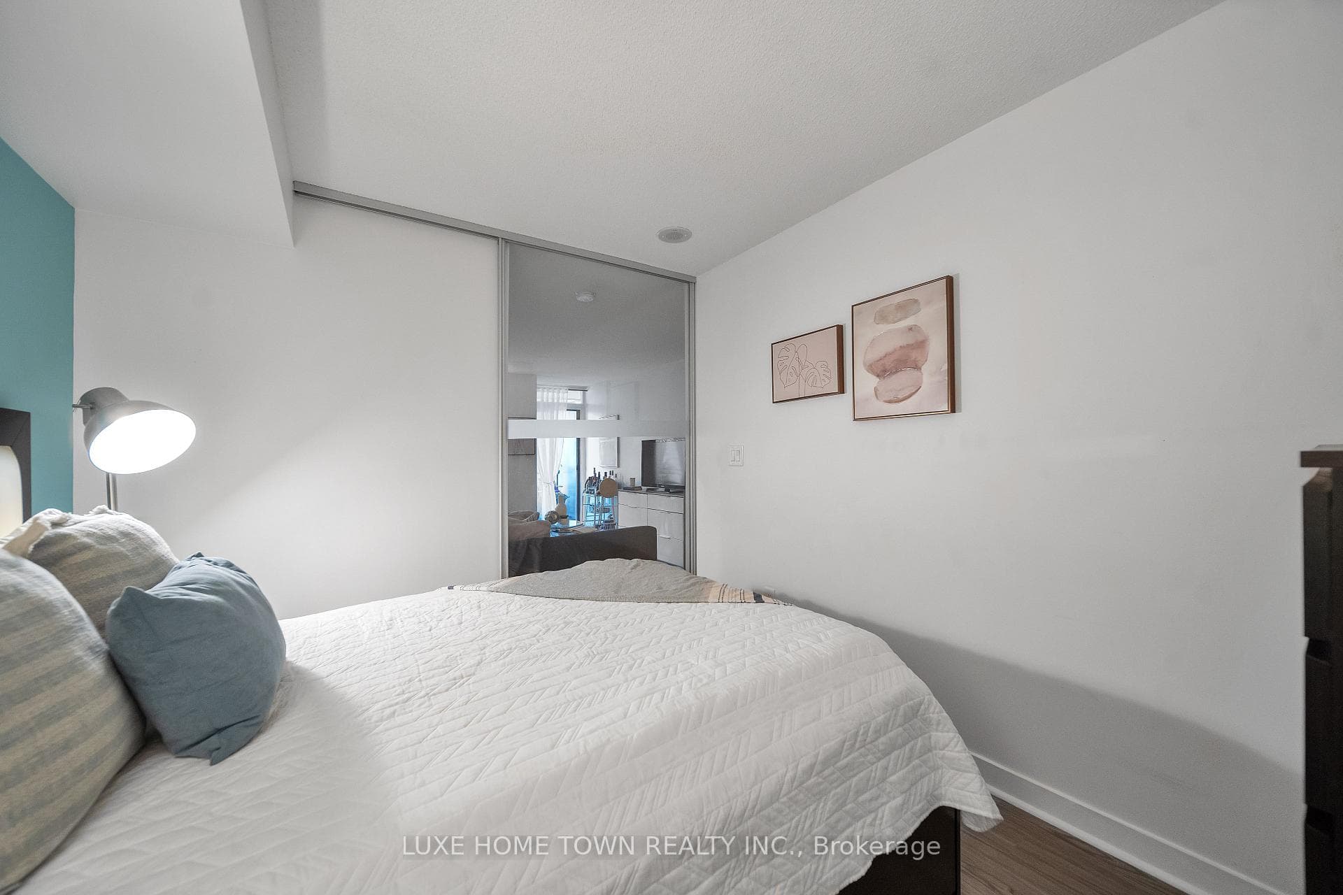 4K Spadina Avenue Unit 711 photo 22