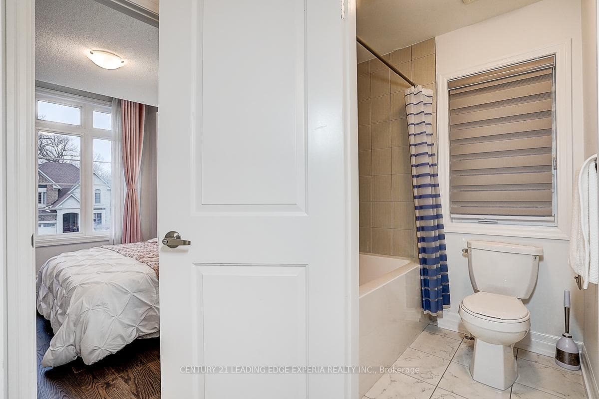 11 Micklefield Avenue photo 35