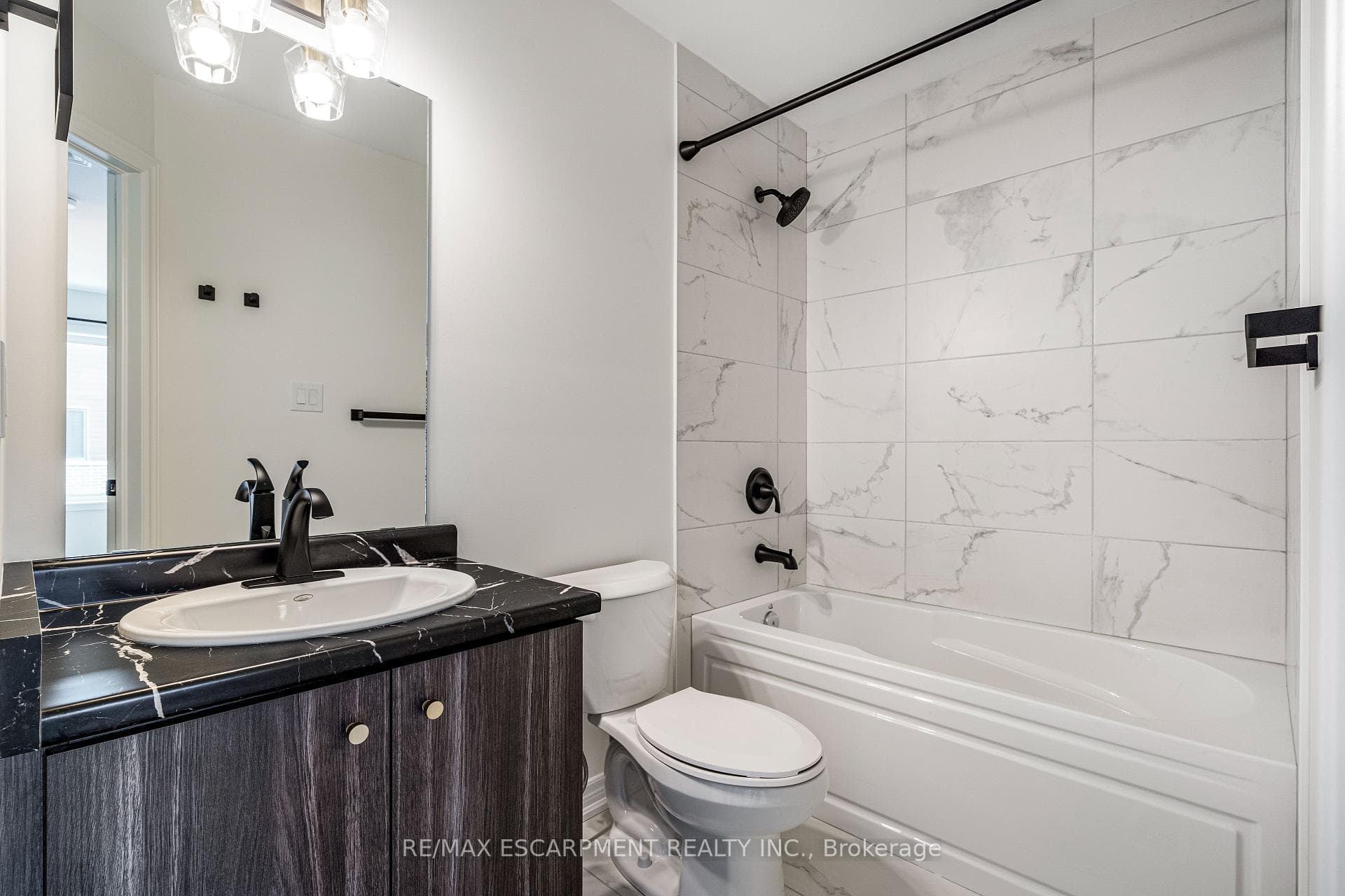 10 Dryden Lane photo 37