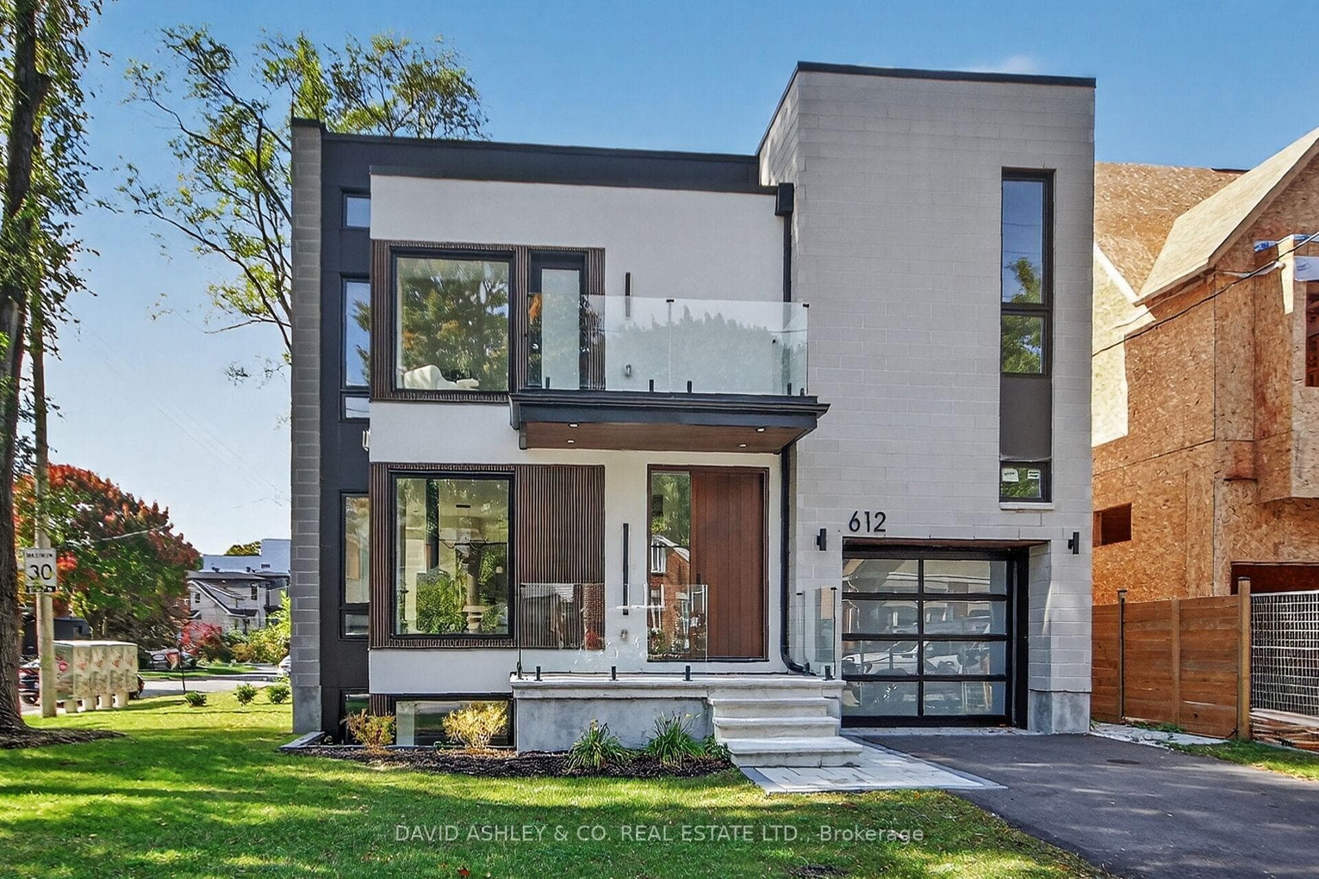 612 Tweedsmuir Avenue Unit Main photo 2