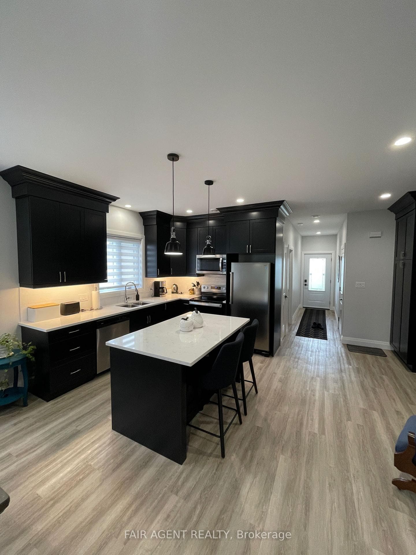 255 Albert Street Unit 2 photo 3